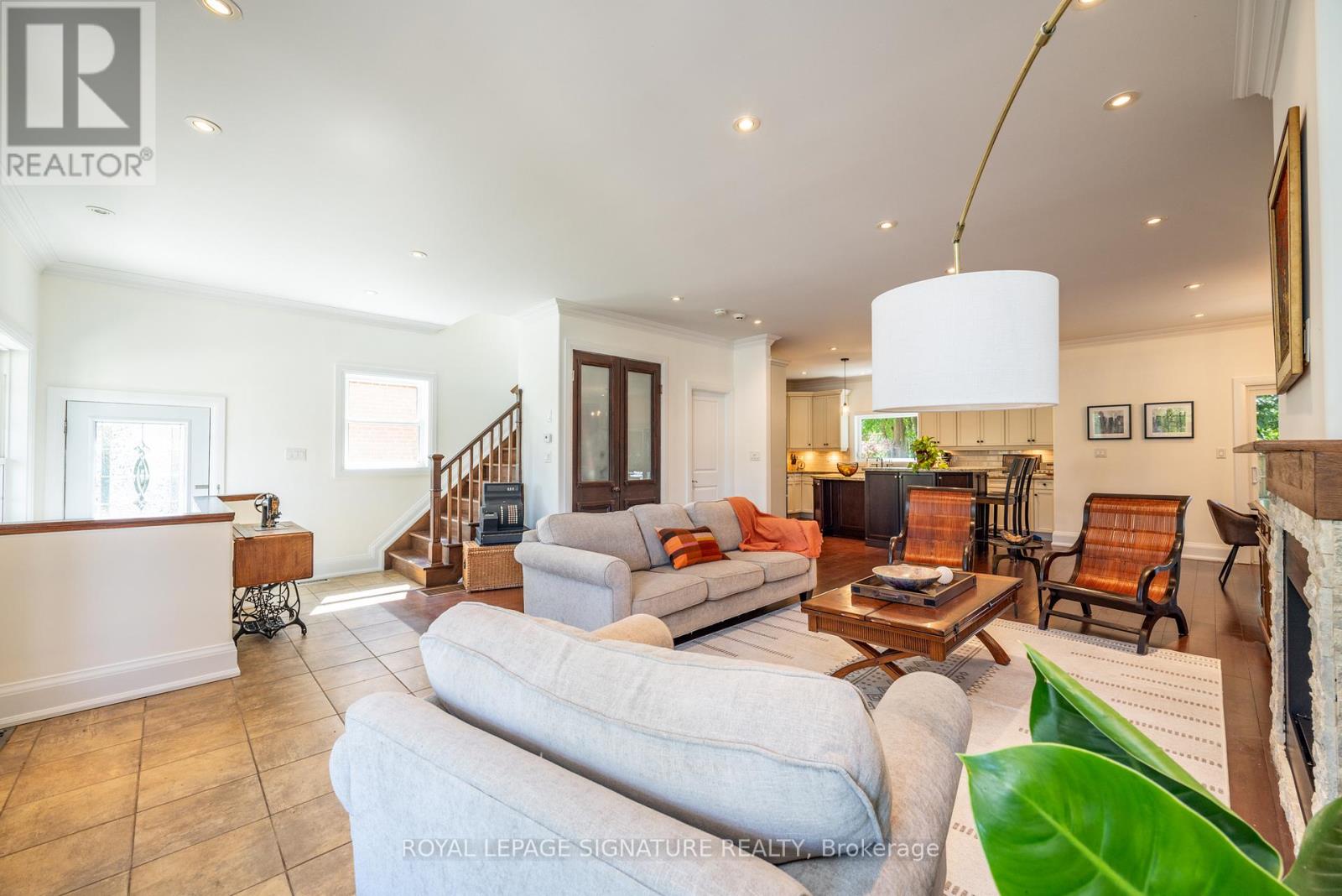 116 Milton Street, Toronto, Ontario  M8Y 2Y3 - Photo 6 - W12463411