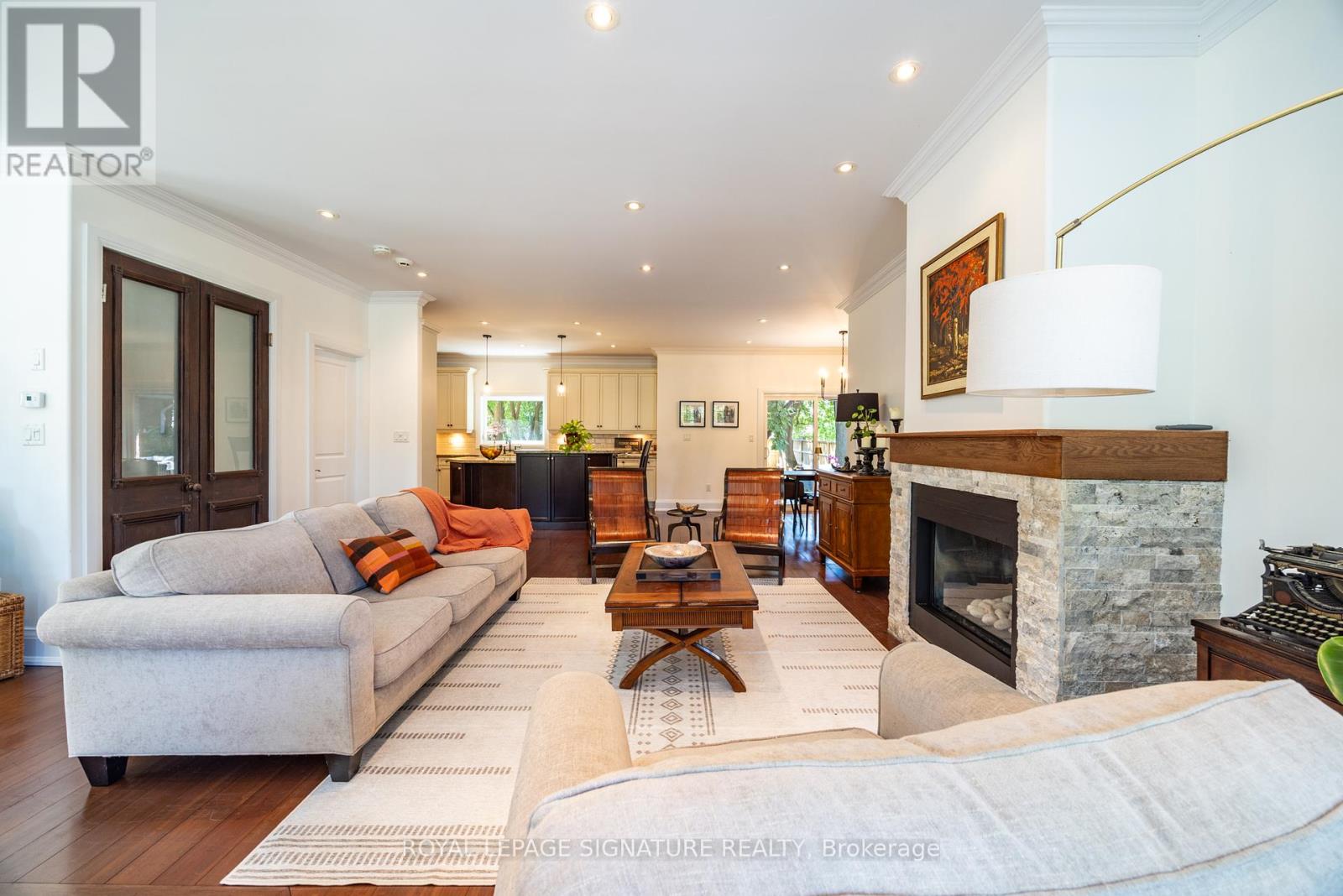 116 Milton Street, Toronto, Ontario  M8Y 2Y3 - Photo 7 - W12463411