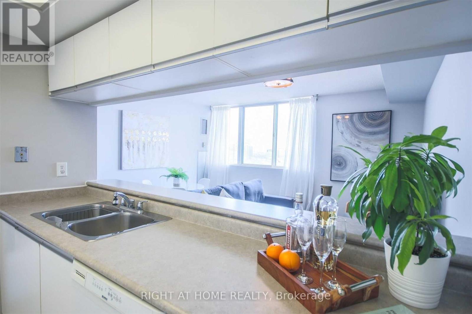 2207 - 101 Subway Crescent, Toronto, Ontario  M9B 6K4 - Photo 11 - W12463414