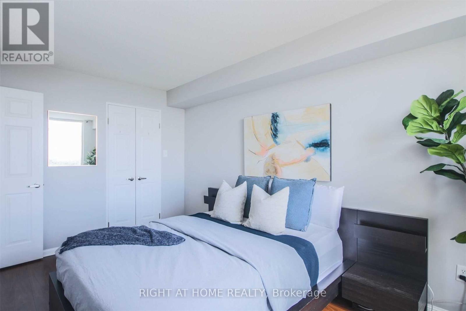 2207 - 101 Subway Crescent, Toronto, Ontario  M9B 6K4 - Photo 13 - W12463414