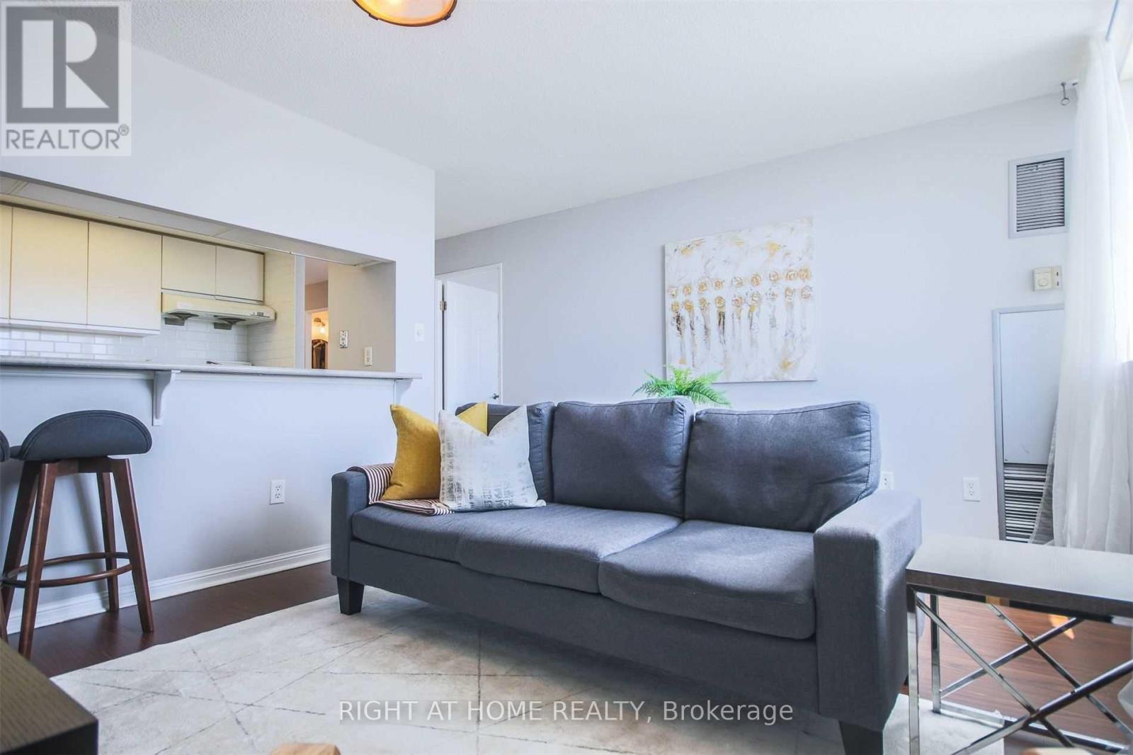 2207 - 101 Subway Crescent, Toronto, Ontario  M9B 6K4 - Photo 4 - W12463414
