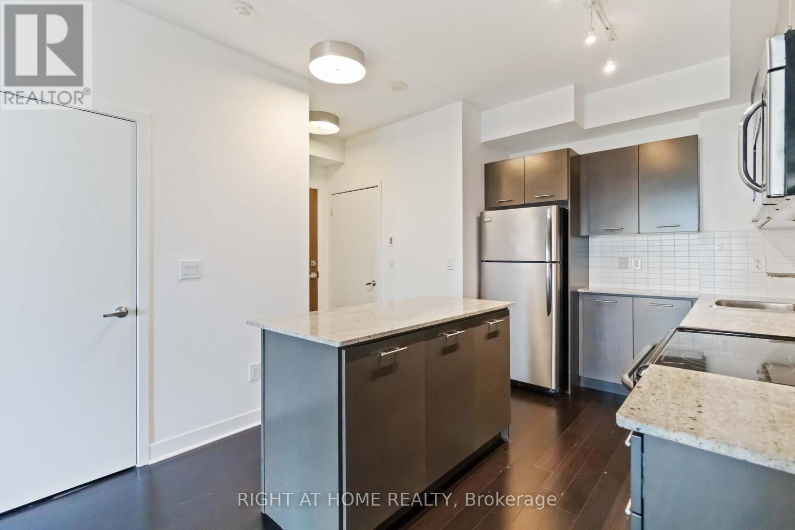 907 - 365 Prince Of Wales Drive, Mississauga, Ontario  L5B 0G6 - Photo 10 - W12463440