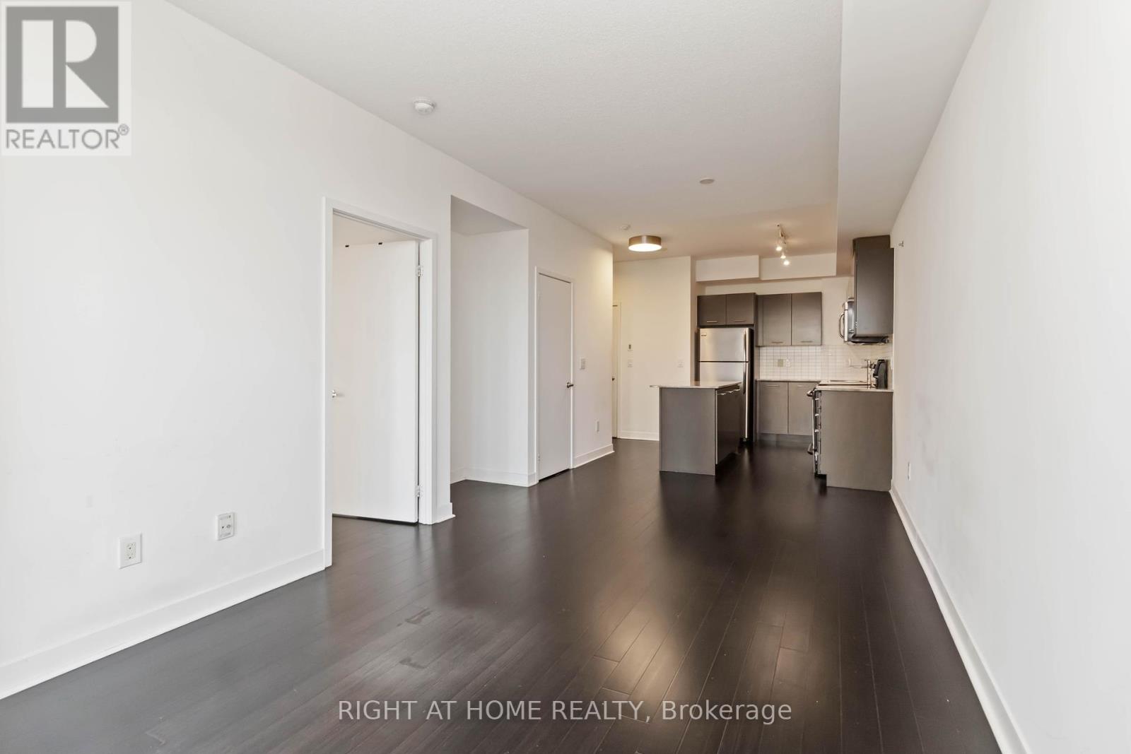 907 - 365 Prince Of Wales Drive, Mississauga, Ontario  L5B 0G6 - Photo 15 - W12463440
