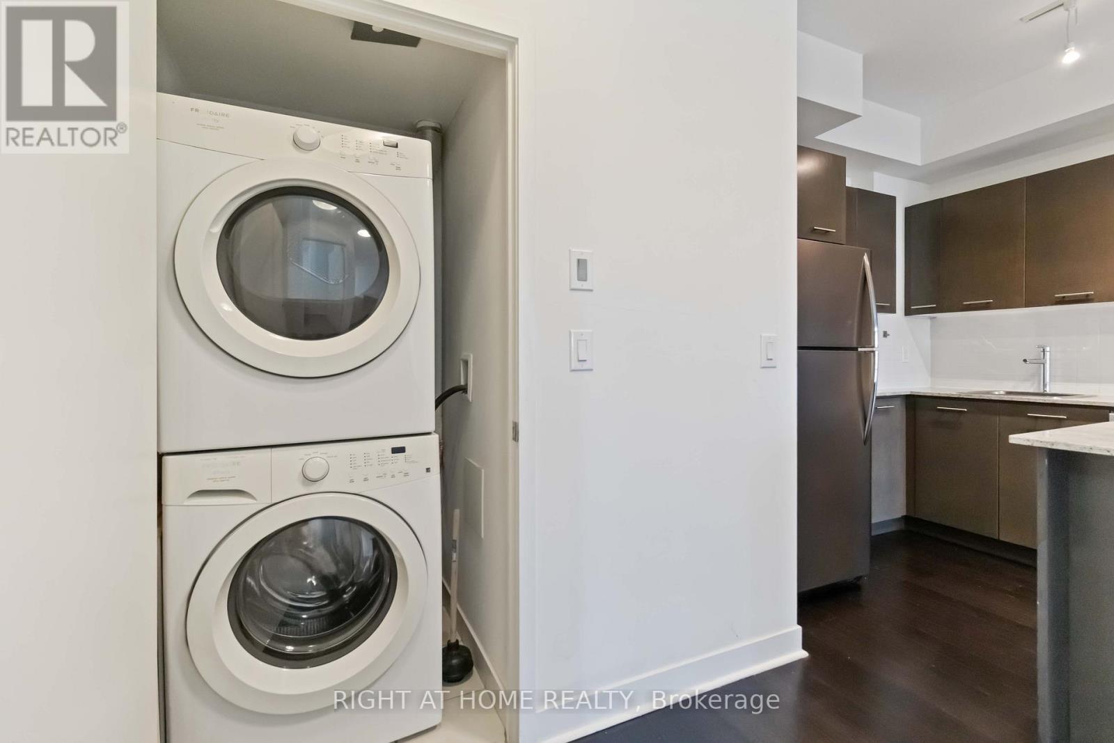 907 - 365 Prince Of Wales Drive, Mississauga, Ontario  L5B 0G6 - Photo 6 - W12463440