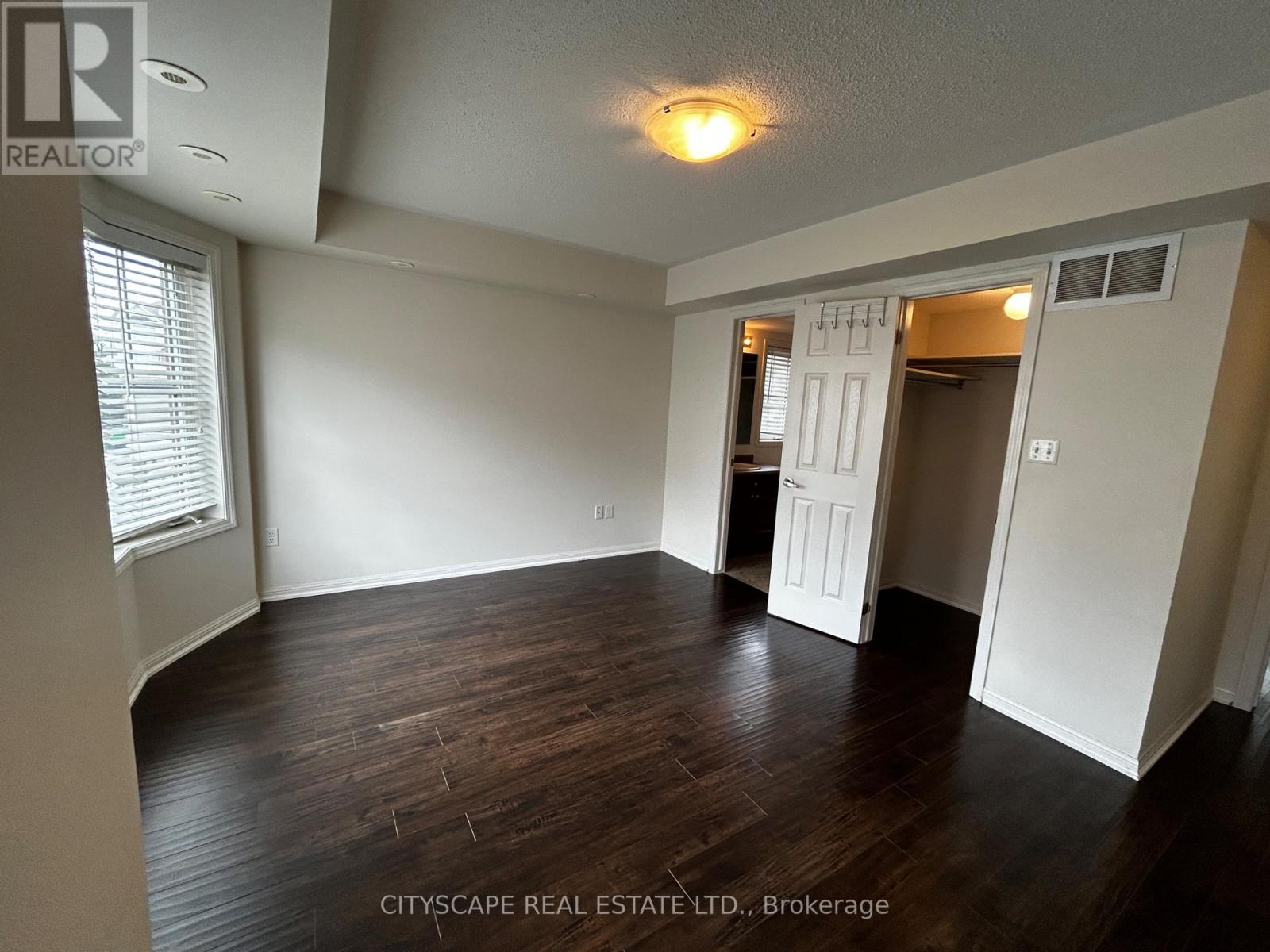 2 - 754 Neighbourhood Circle, Mississauga, Ontario  L5B 0B7 - Photo 15 - W12463458