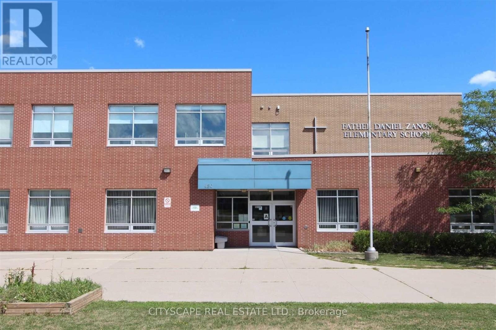 2 - 754 Neighbourhood Circle, Mississauga, Ontario  L5B 0B7 - Photo 19 - W12463458