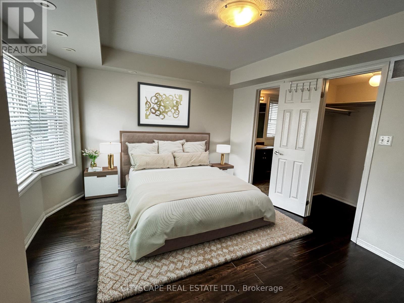 2 - 754 Neighbourhood Circle, Mississauga, Ontario  L5B 0B7 - Photo 3 - W12463458