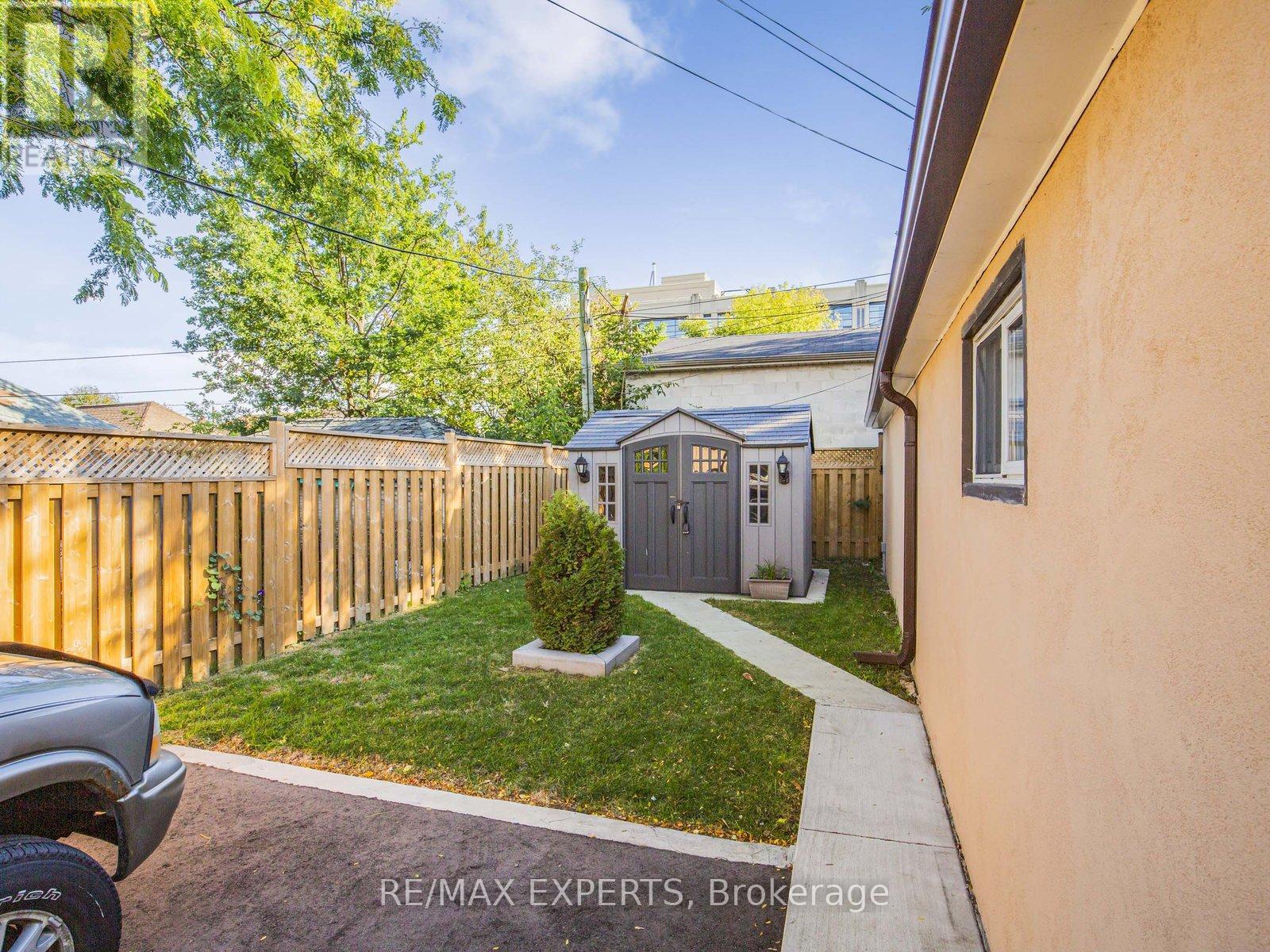 1001 Castlefield Avenue S, Toronto, Ontario  M6B 1E4 - Photo 17 - W12463502