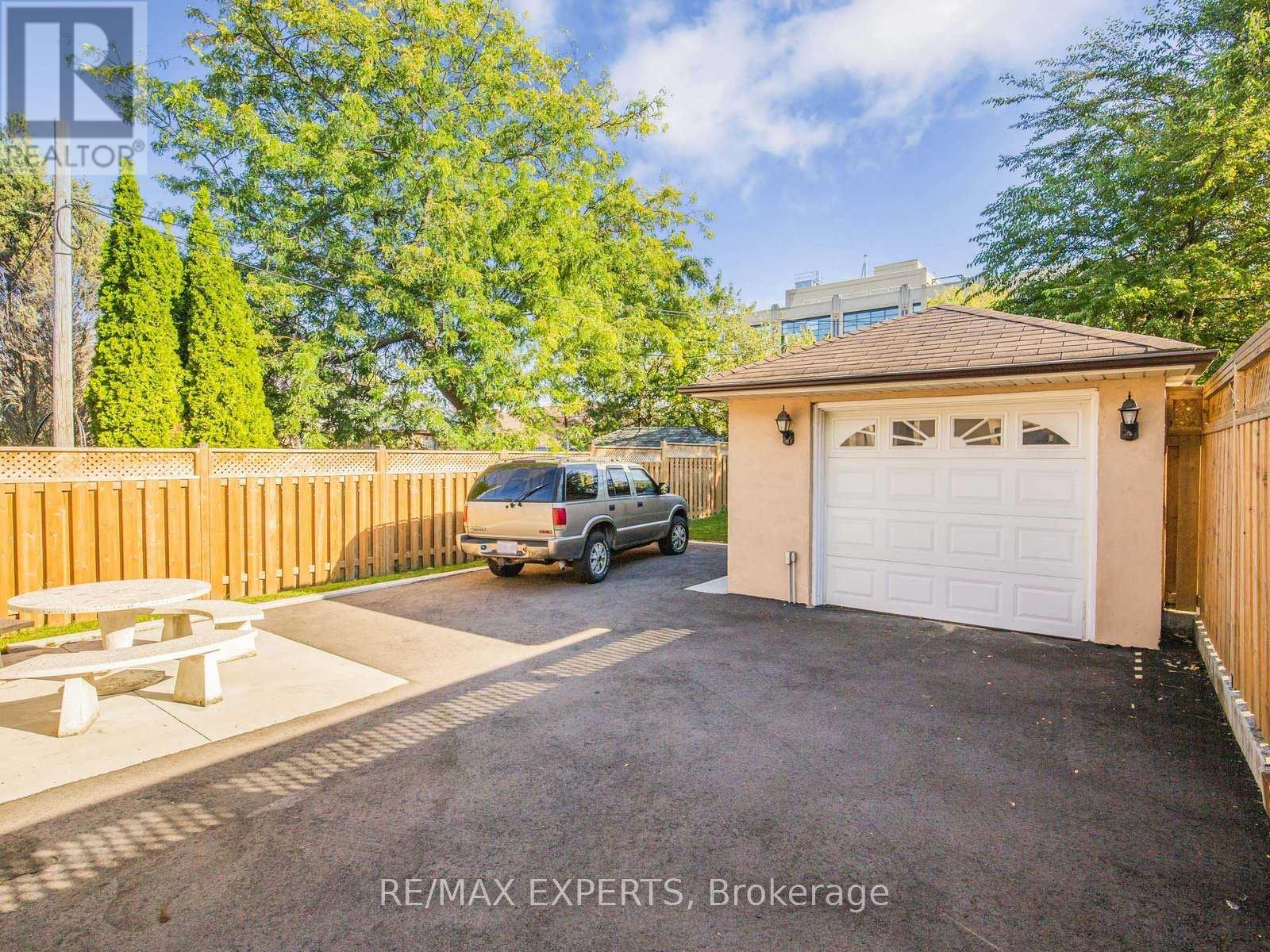 1001 Castlefield Avenue S, Toronto, Ontario  M6B 1E4 - Photo 3 - W12463502