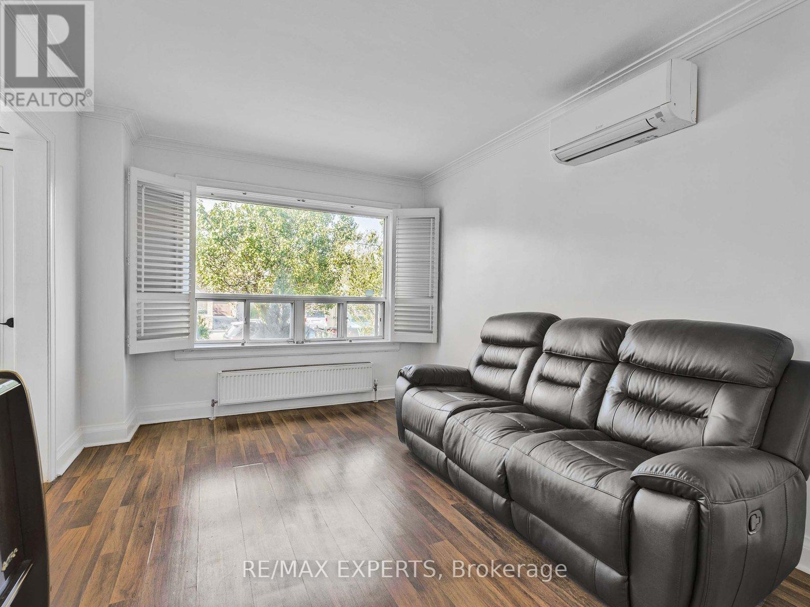 1001 Castlefield Avenue S, Toronto, Ontario  M6B 1E4 - Photo 4 - W12463502