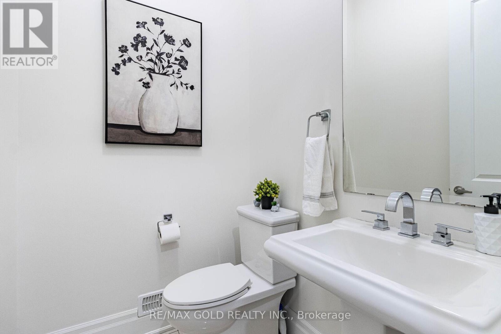 28 Cloverhaven Road, Brampton, Ontario  L6P 4E4 - Photo 15 - W12463527