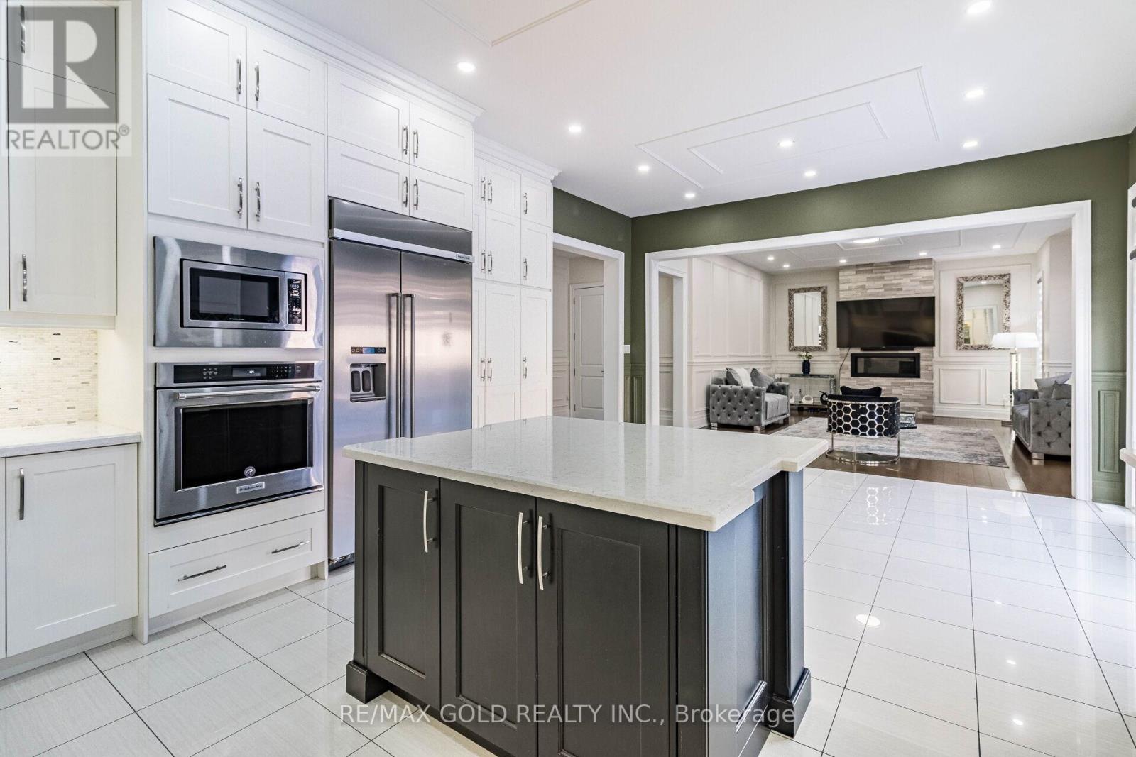 28 Cloverhaven Road, Brampton, Ontario  L6P 4E4 - Photo 23 - W12463527