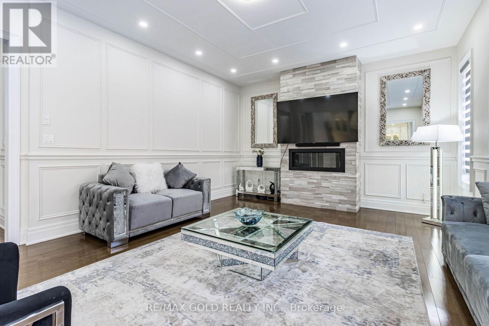 28 Cloverhaven Road, Brampton, Ontario  L6P 4E4 - Photo 26 - W12463527