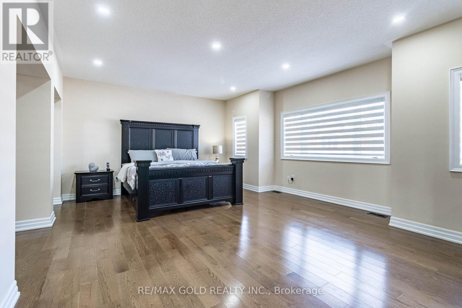 28 Cloverhaven Road, Brampton, Ontario  L6P 4E4 - Photo 37 - W12463527