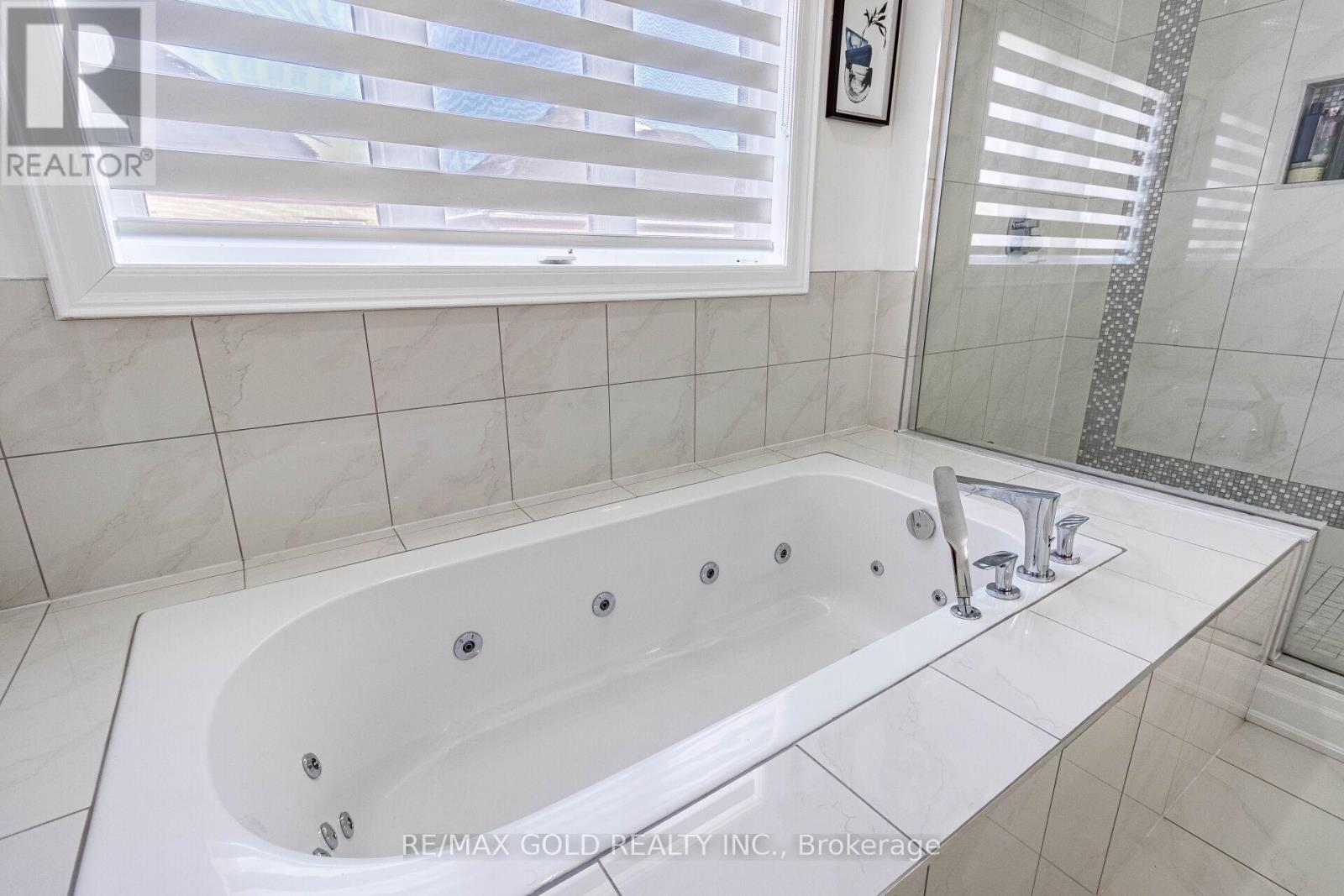 28 Cloverhaven Road, Brampton, Ontario  L6P 4E4 - Photo 40 - W12463527