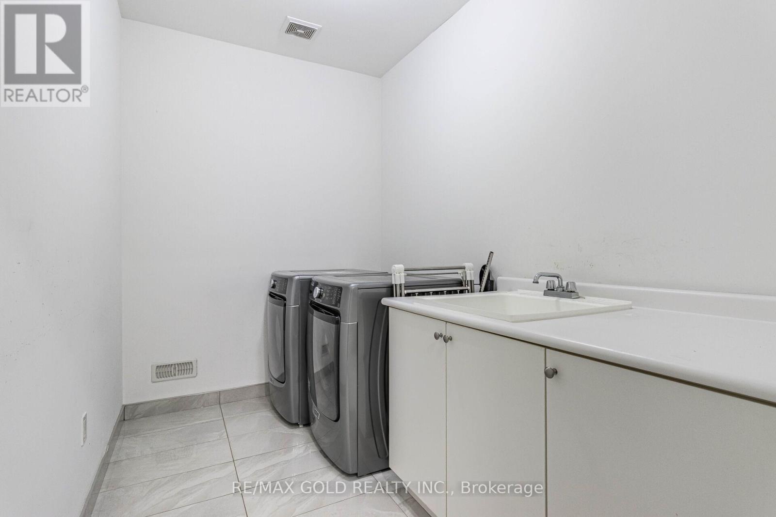 28 Cloverhaven Road, Brampton, Ontario  L6P 4E4 - Photo 41 - W12463527
