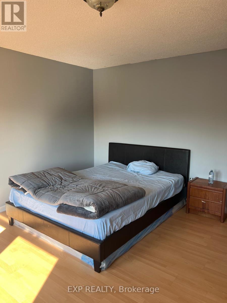17 Calmist Crescent, Brampton, Ontario  L6Y 4L5 - Photo 9 - W12463537