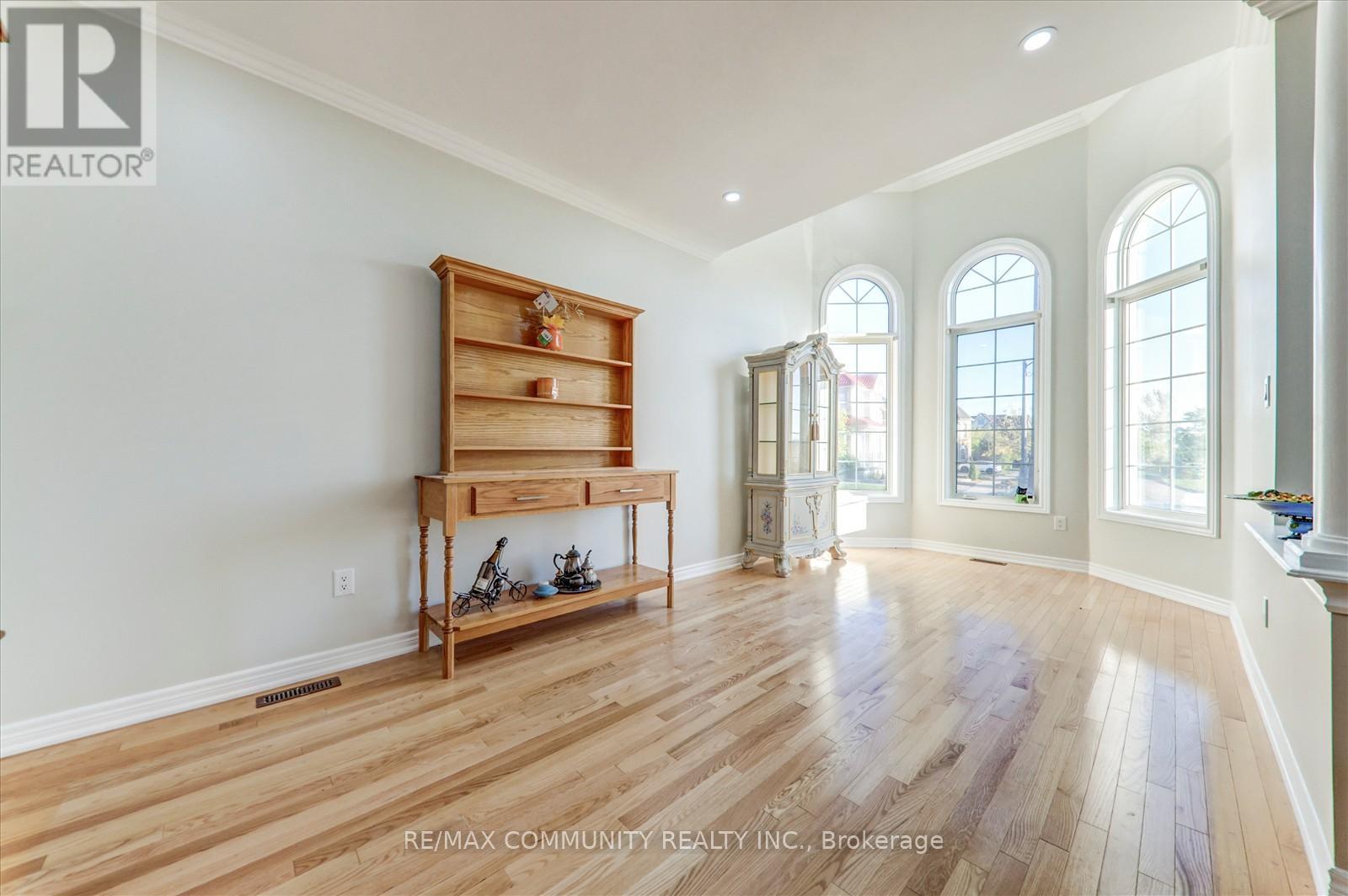 37 Condarcuri Crescent, Markham, Ontario  L6B 0G9 - Photo 12 - N12463565