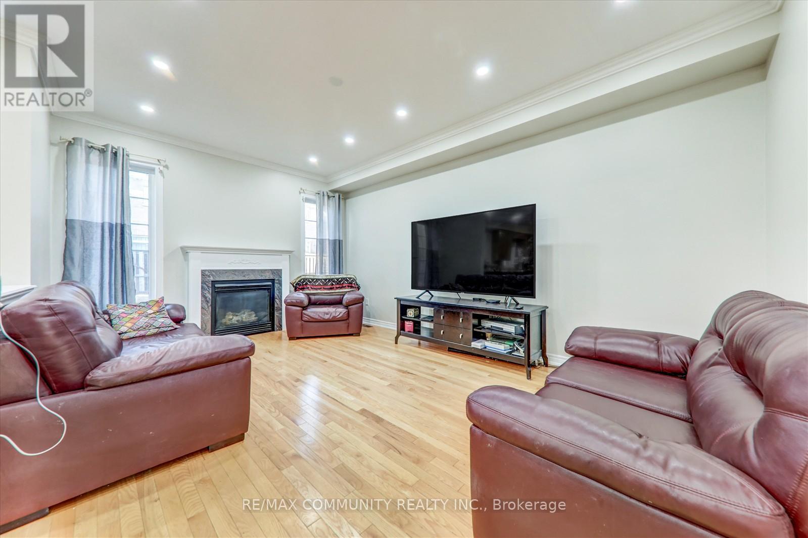 37 Condarcuri Crescent, Markham, Ontario  L6B 0G9 - Photo 16 - N12463565