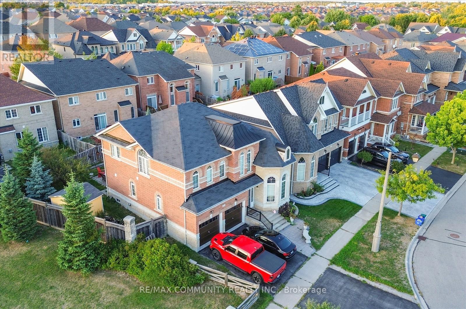37 Condarcuri Crescent, Markham, Ontario  L6B 0G9 - Photo 4 - N12463565