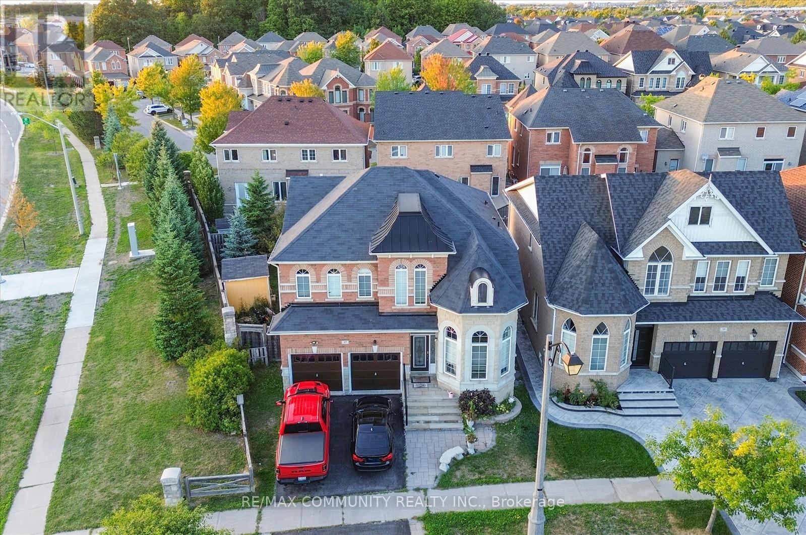 37 Condarcuri Crescent, Markham, Ontario  L6B 0G9 - Photo 5 - N12463565