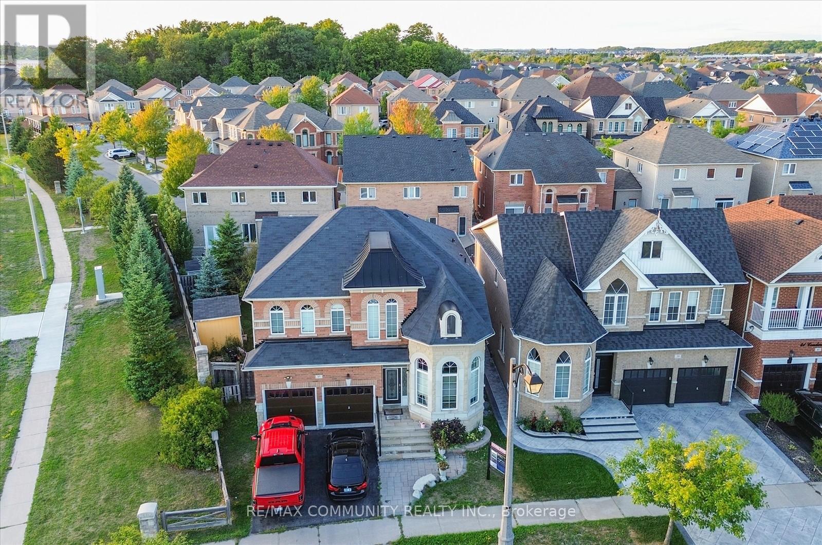 37 Condarcuri Crescent, Markham, Ontario  L6B 0G9 - Photo 6 - N12463565