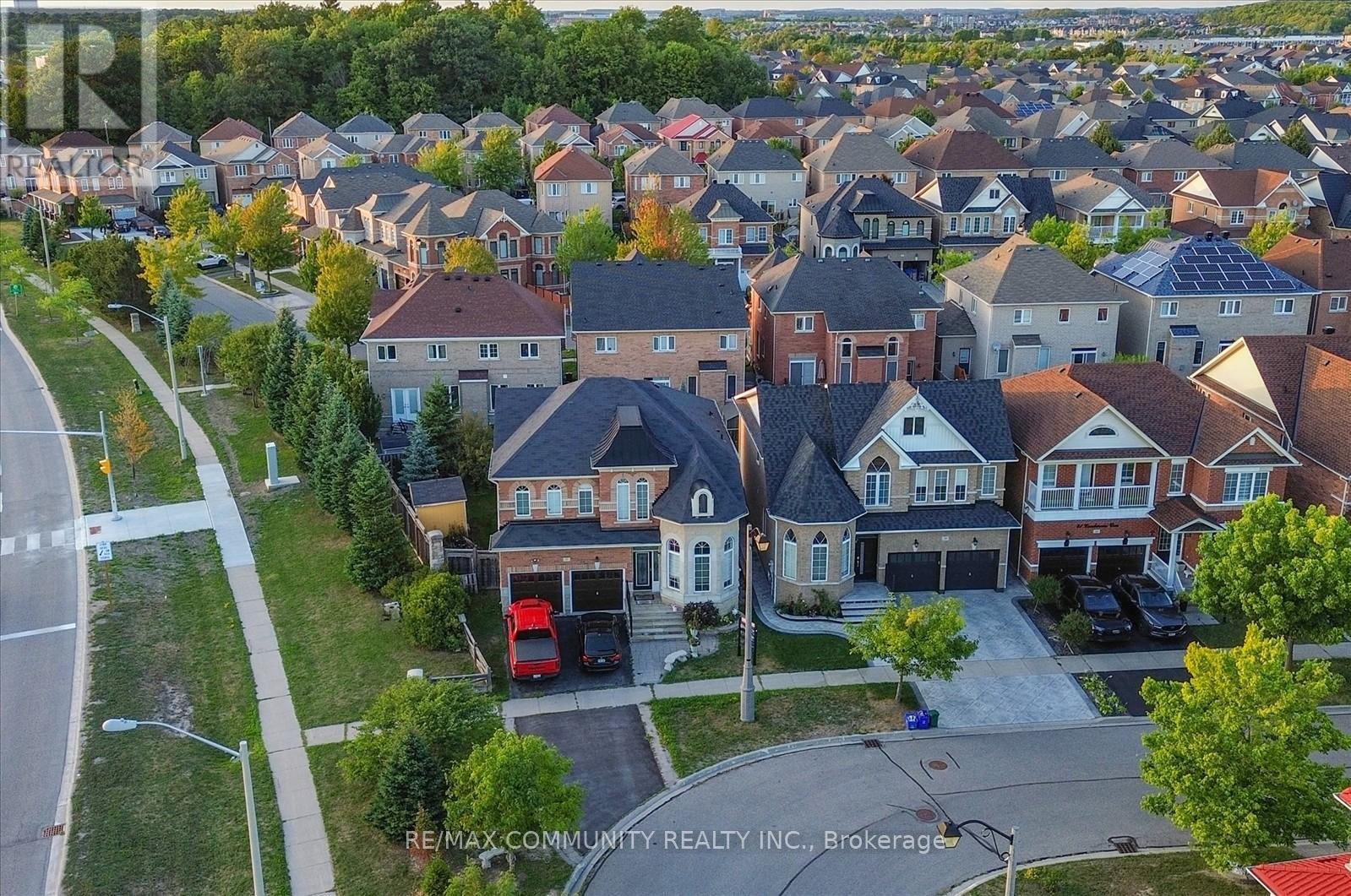 37 Condarcuri Crescent, Markham, Ontario  L6B 0G9 - Photo 7 - N12463565