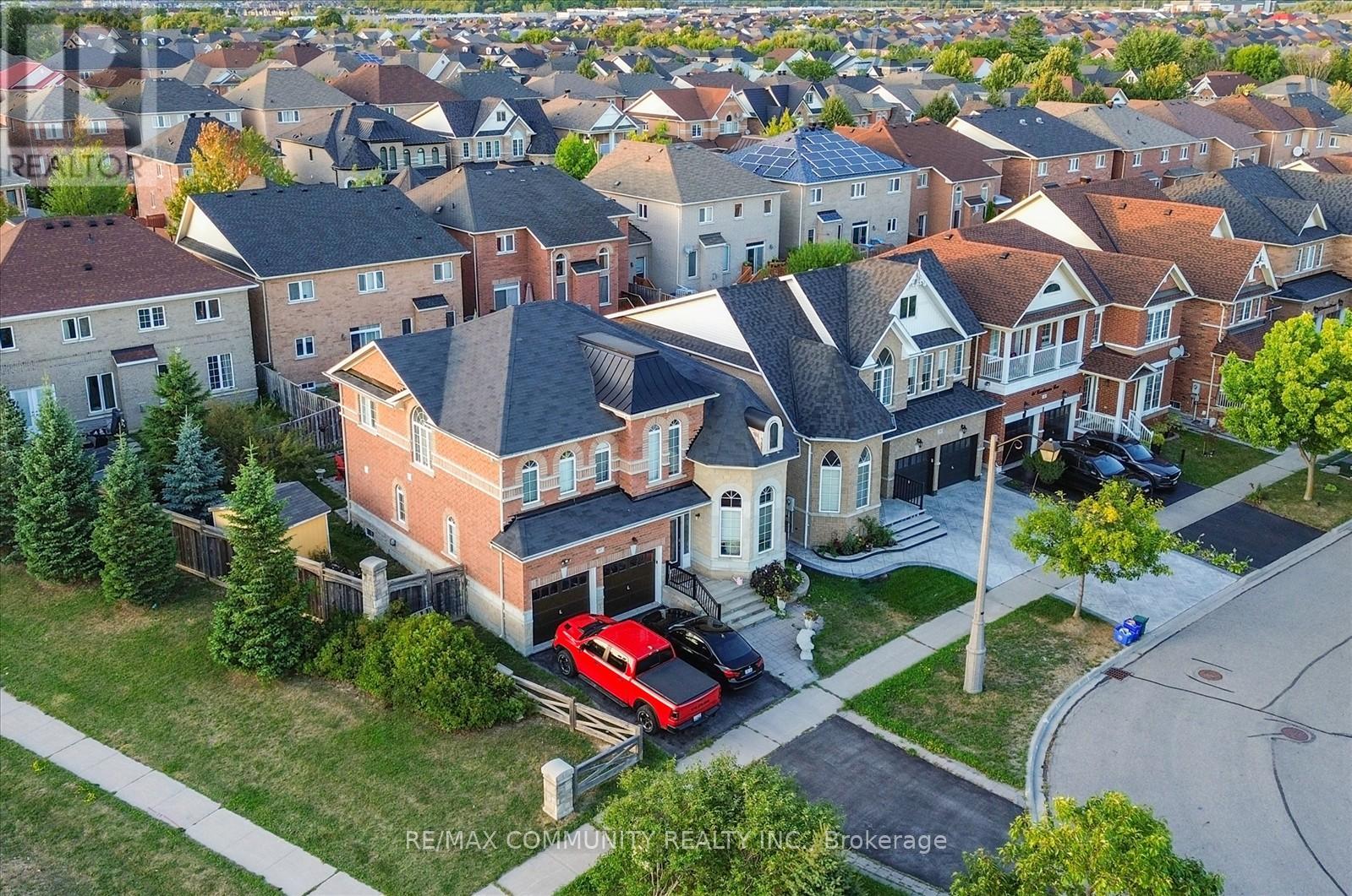 37 Condarcuri Crescent, Markham, Ontario  L6B 0G9 - Photo 8 - N12463565