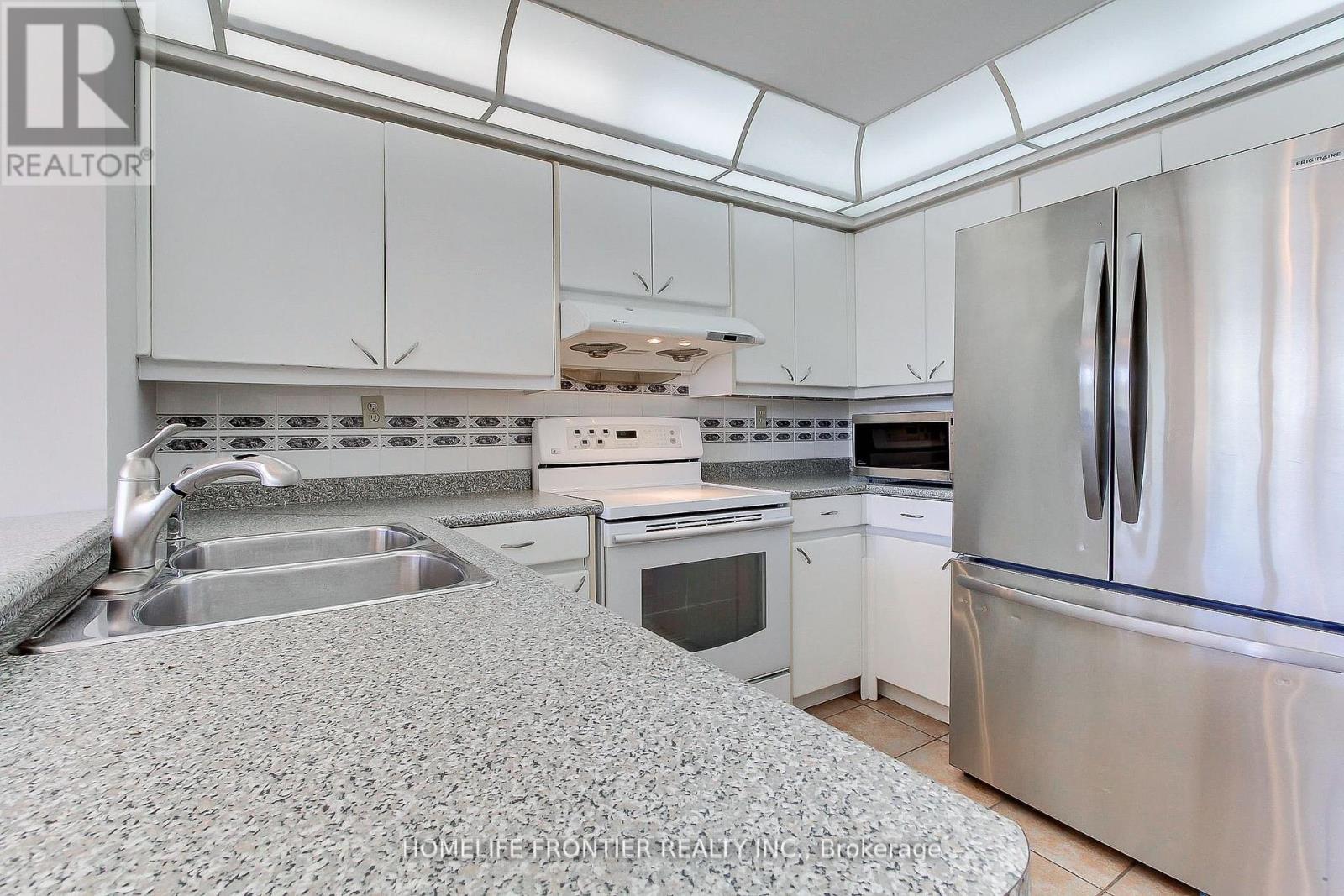 411 - 7300 Yonge Street, Vaughan, Ontario  L4J 7Y5 - Photo 18 - N12463587