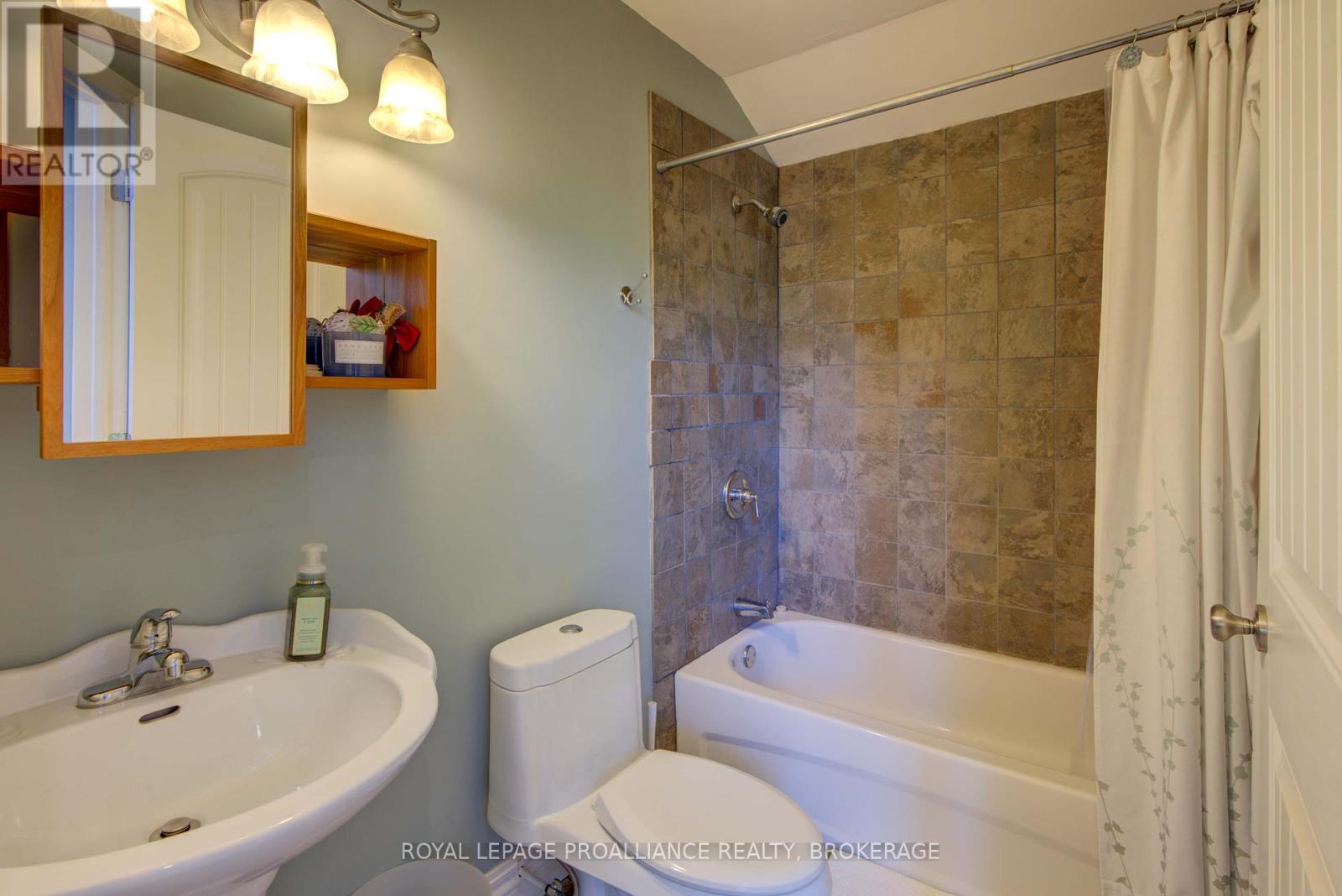 224 Island Drive Lane, Frontenac, Ontario  K0H 2B0 - Photo 21 - X12324998