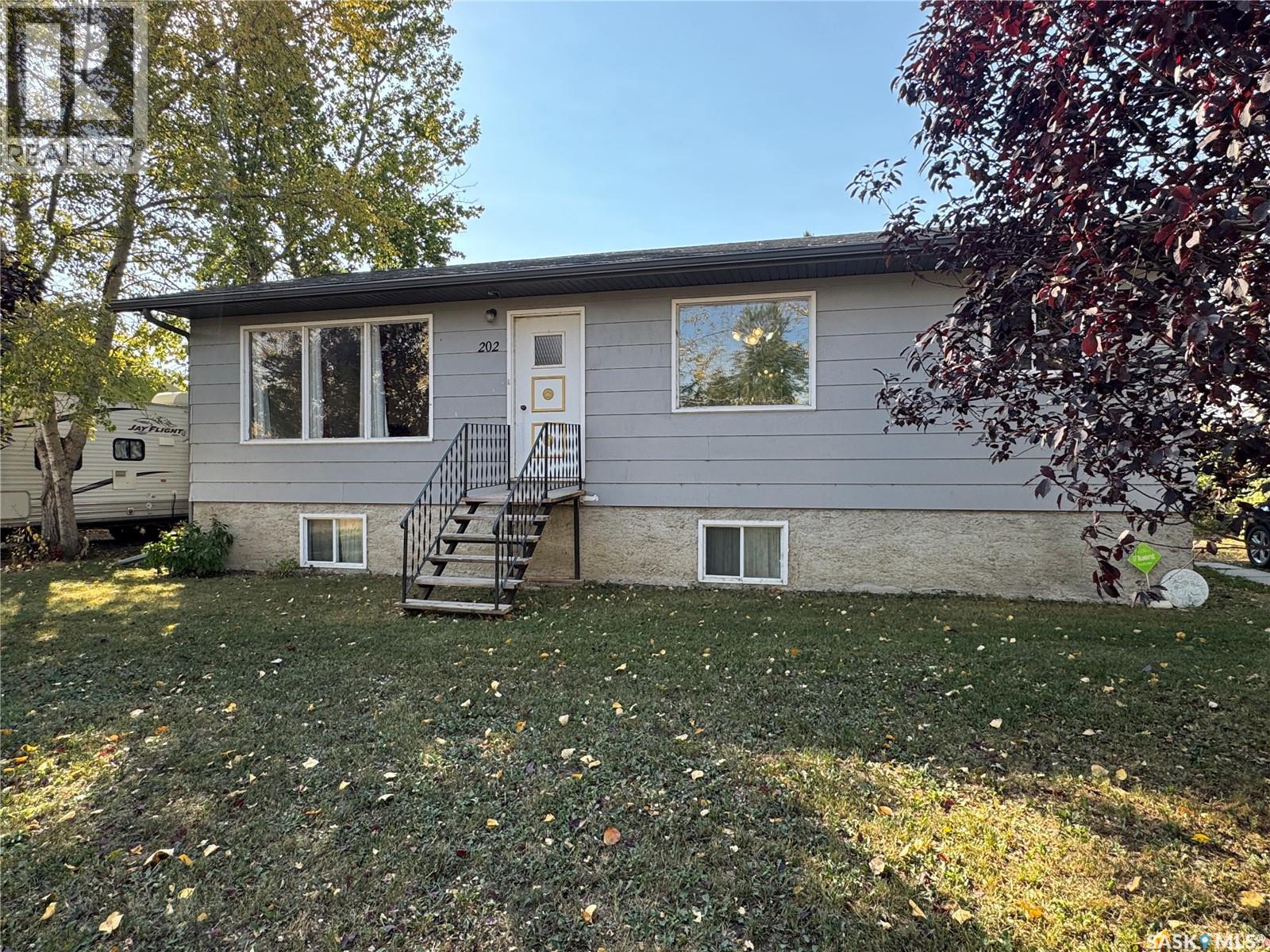 202 4th Avenue, Landis, Saskatchewan  S0K 2K0 - Photo 1 - SK020884