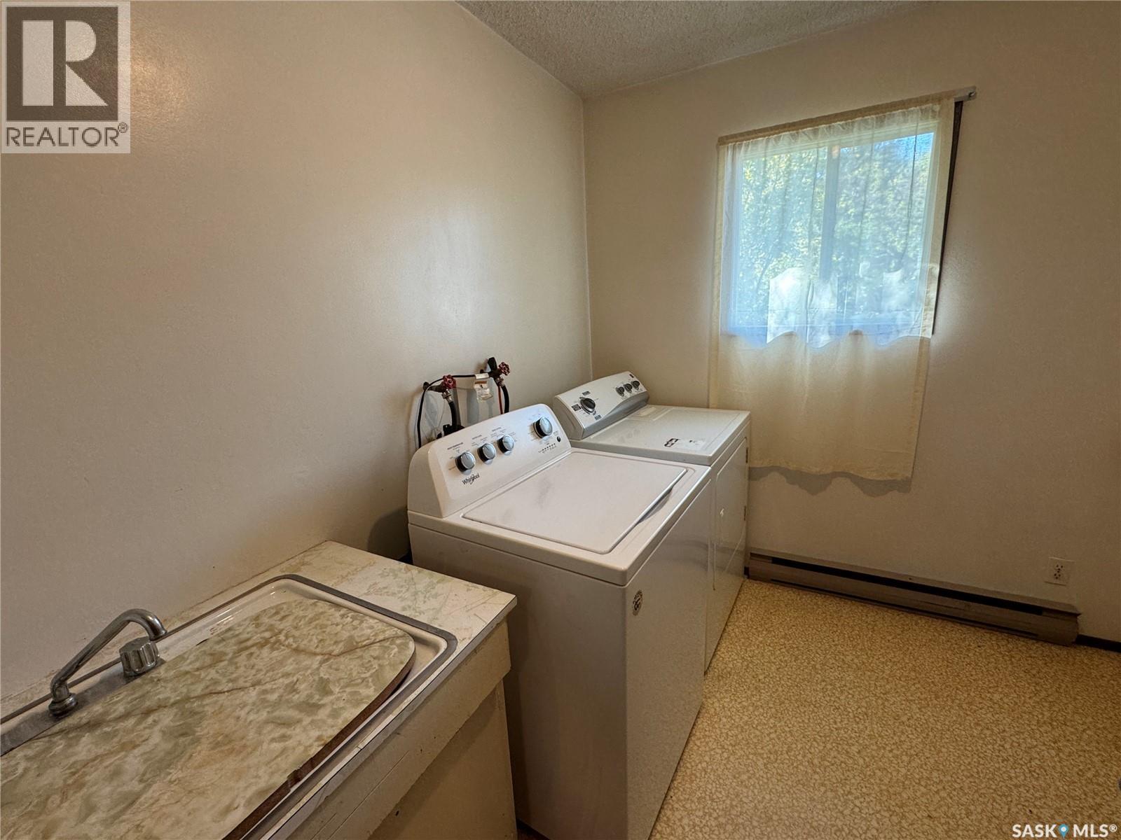 202 4th Avenue, Landis, Saskatchewan  S0K 2K0 - Photo 19 - SK020884
