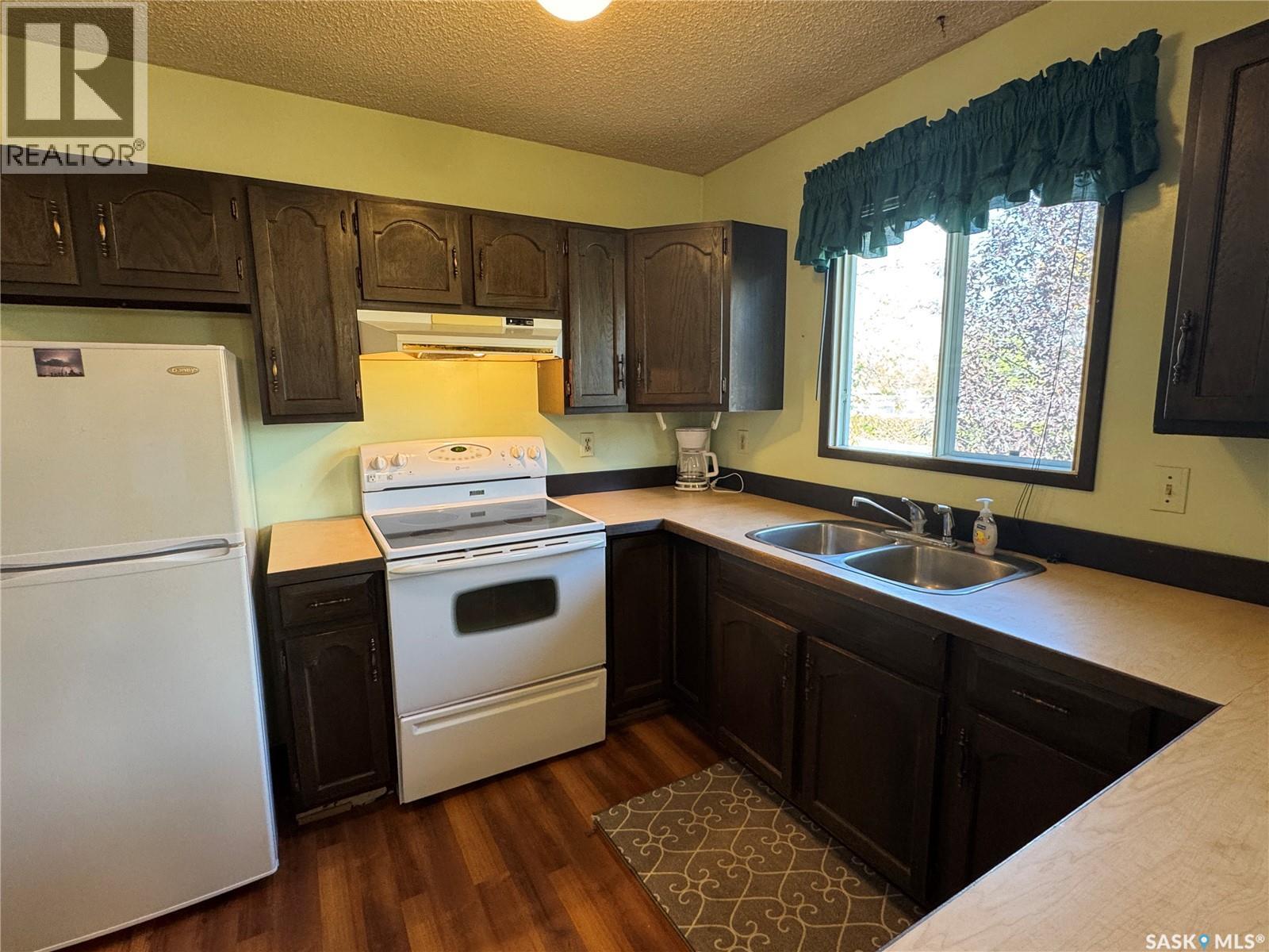 202 4th Avenue, Landis, Saskatchewan  S0K 2K0 - Photo 4 - SK020884