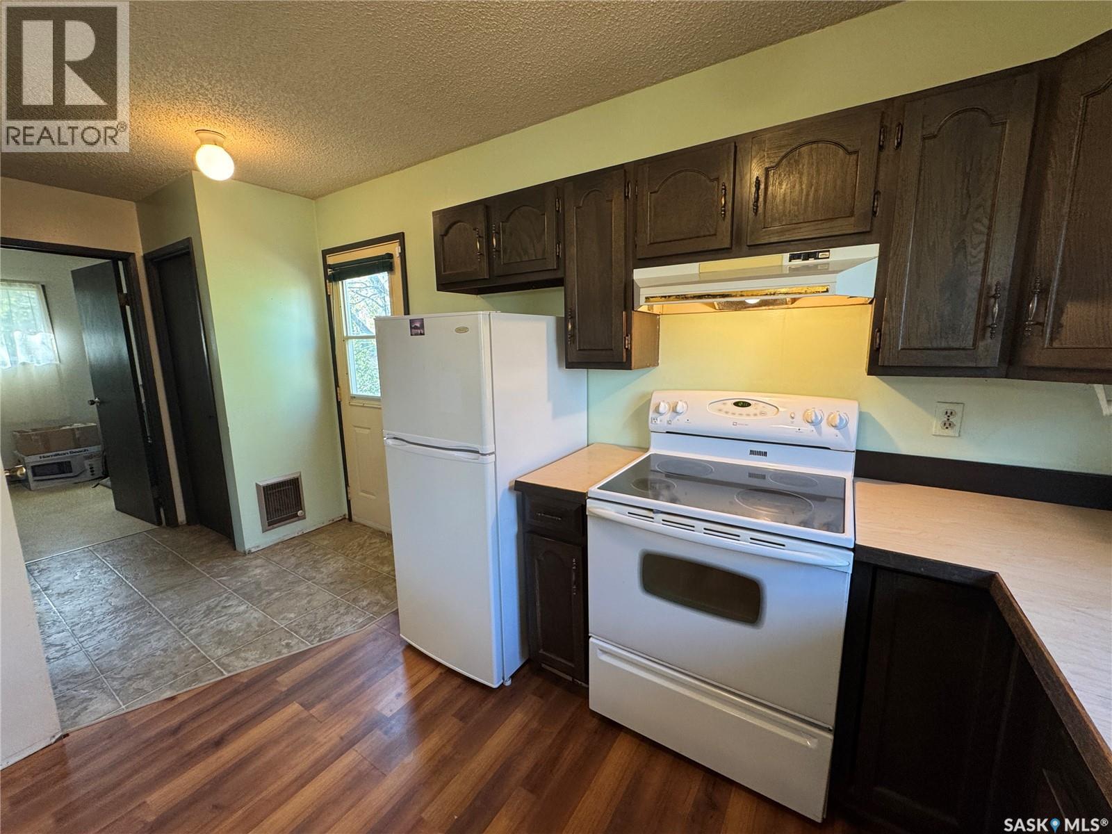 202 4th Avenue, Landis, Saskatchewan  S0K 2K0 - Photo 5 - SK020884