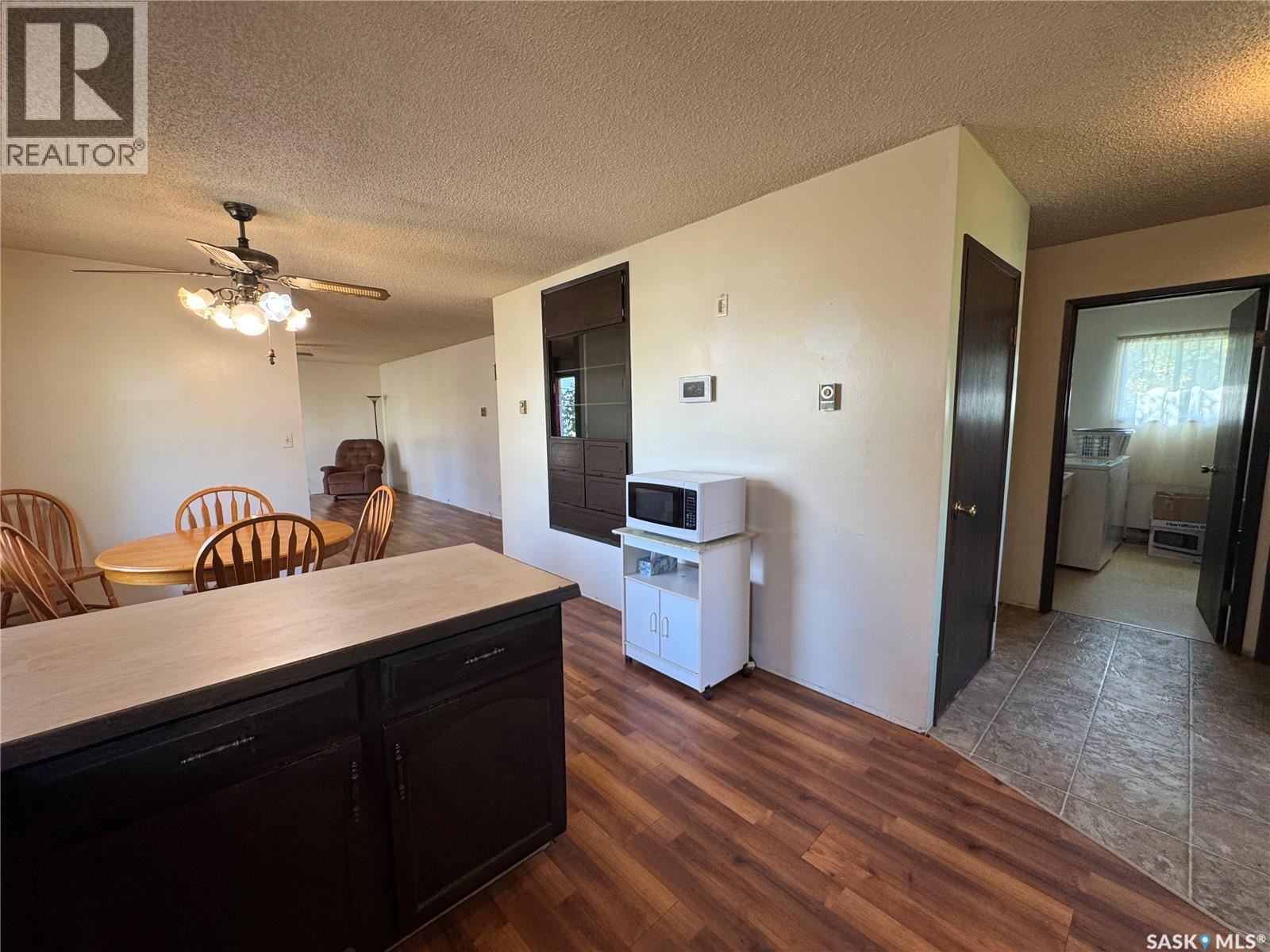 202 4th Avenue, Landis, Saskatchewan  S0K 2K0 - Photo 6 - SK020884