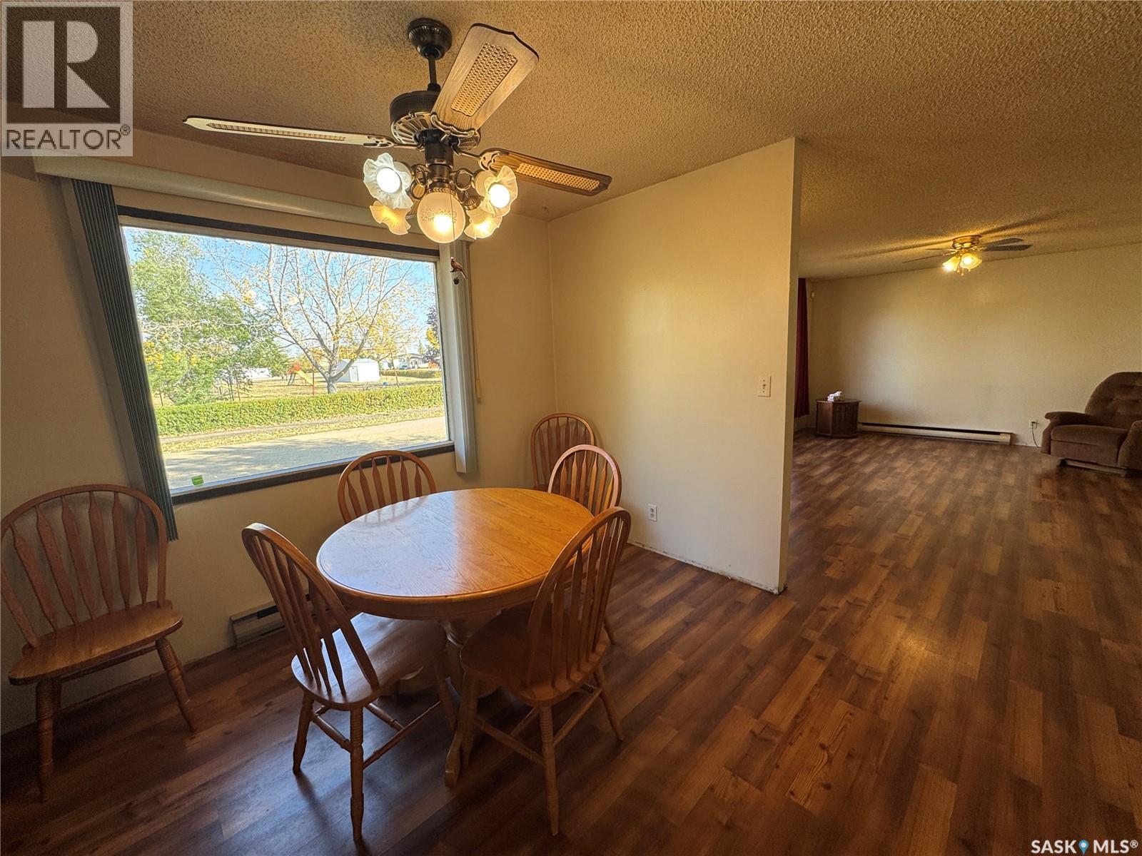 202 4th Avenue, Landis, Saskatchewan  S0K 2K0 - Photo 9 - SK020884