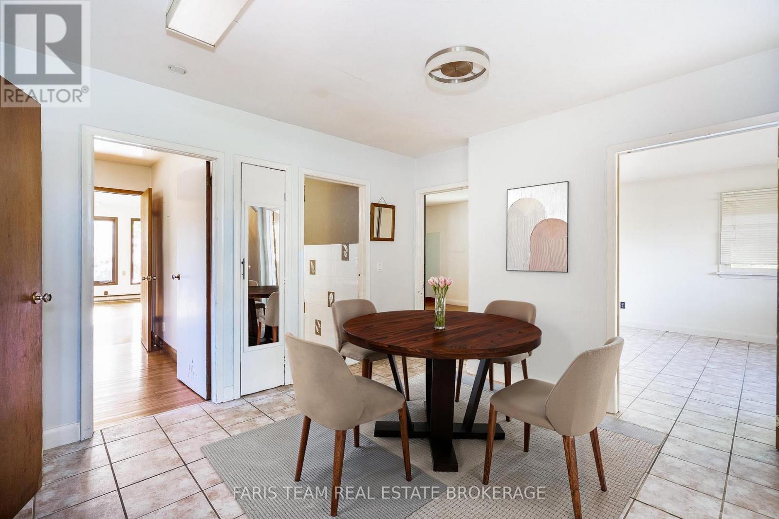 201 Ridge Road W, Oro-Medonte, Ontario  L0L 2E0 - Photo 11 - S12463544