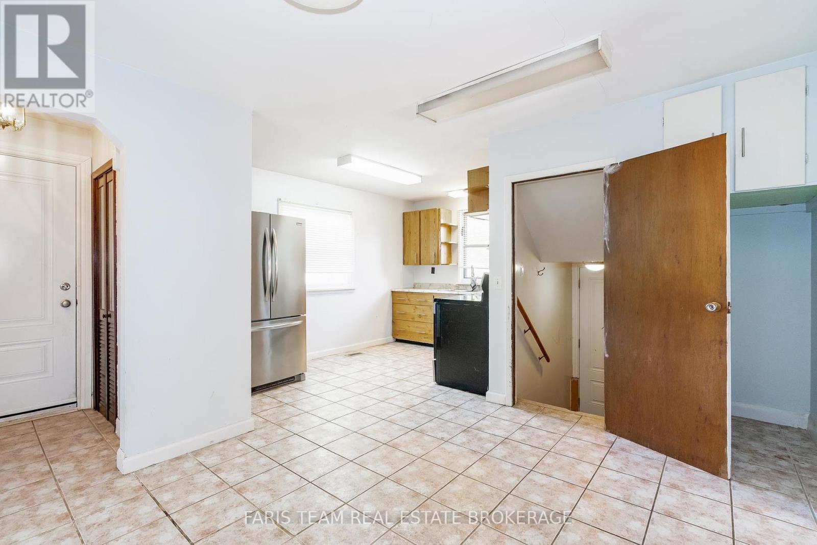201 Ridge Road W, Oro-Medonte, Ontario  L0L 2E0 - Photo 14 - S12463544