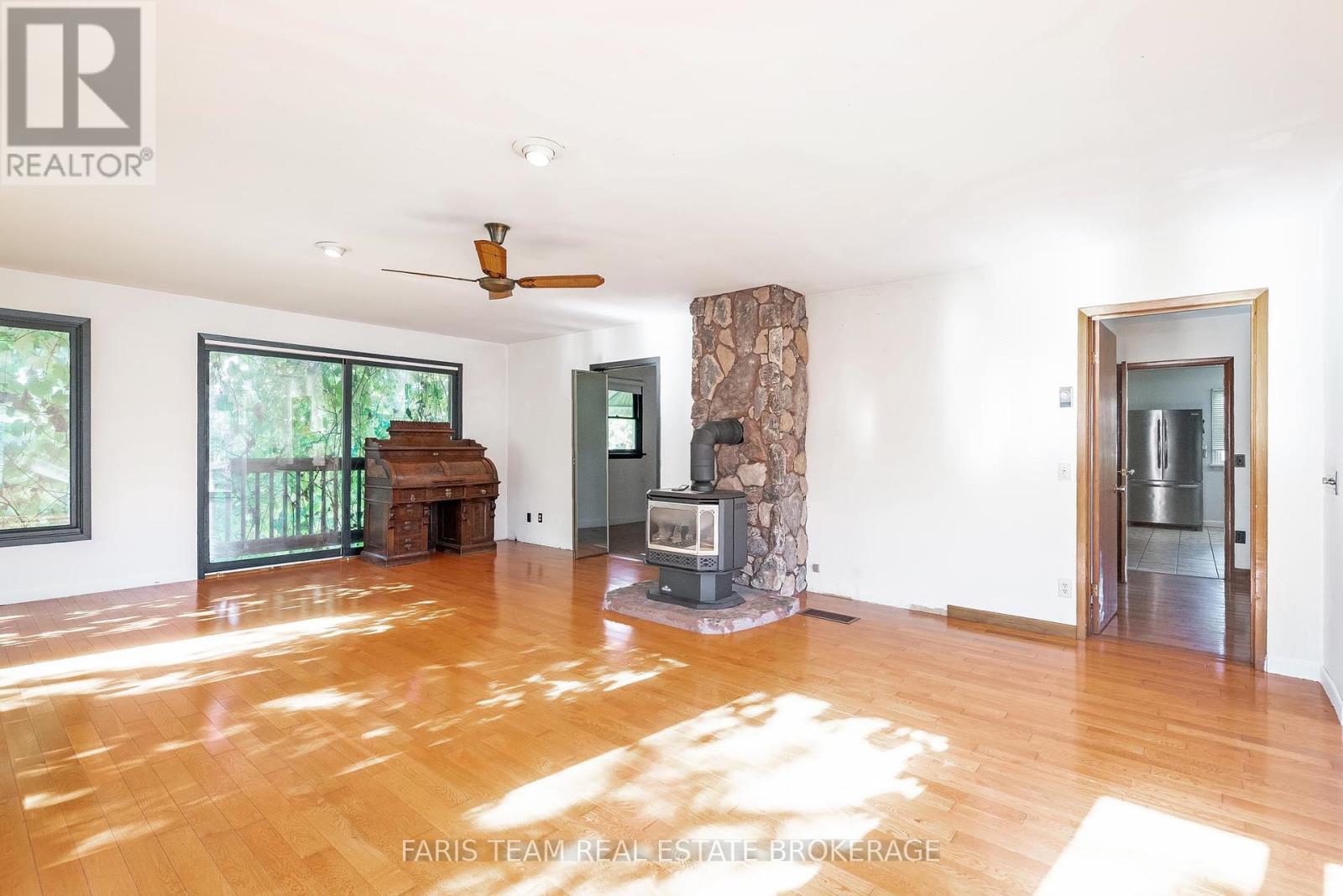 201 Ridge Road W, Oro-Medonte, Ontario  L0L 2E0 - Photo 18 - S12463544