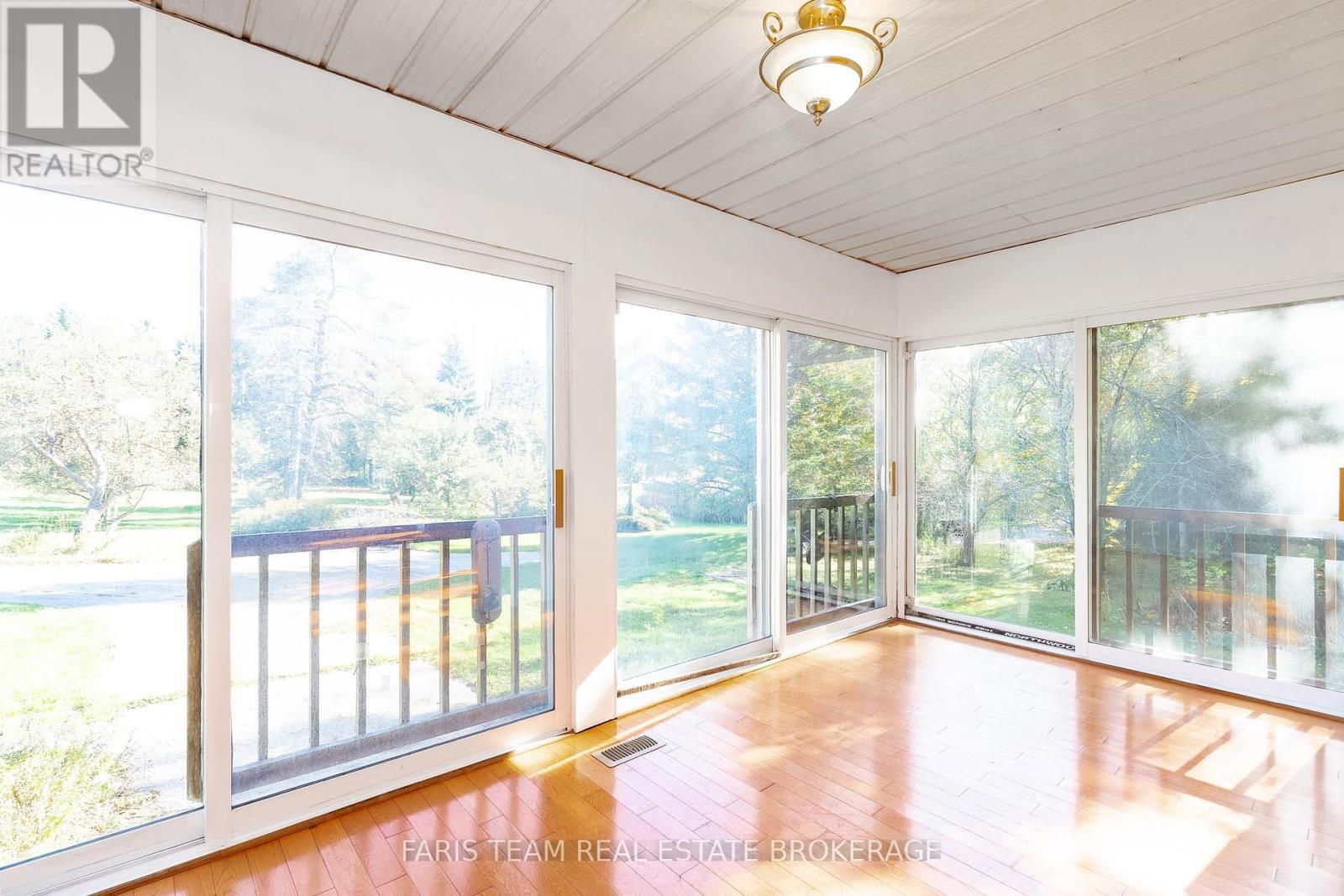 201 Ridge Road W, Oro-Medonte, Ontario  L0L 2E0 - Photo 21 - S12463544