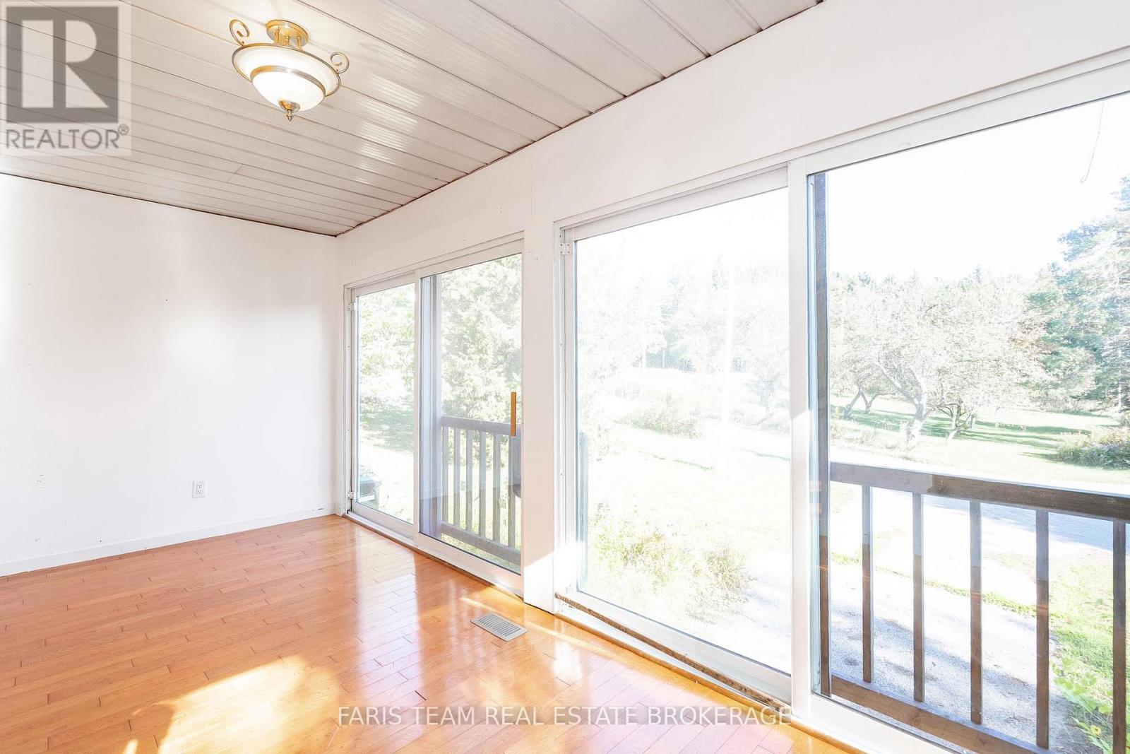 201 Ridge Road W, Oro-Medonte, Ontario  L0L 2E0 - Photo 25 - S12463544