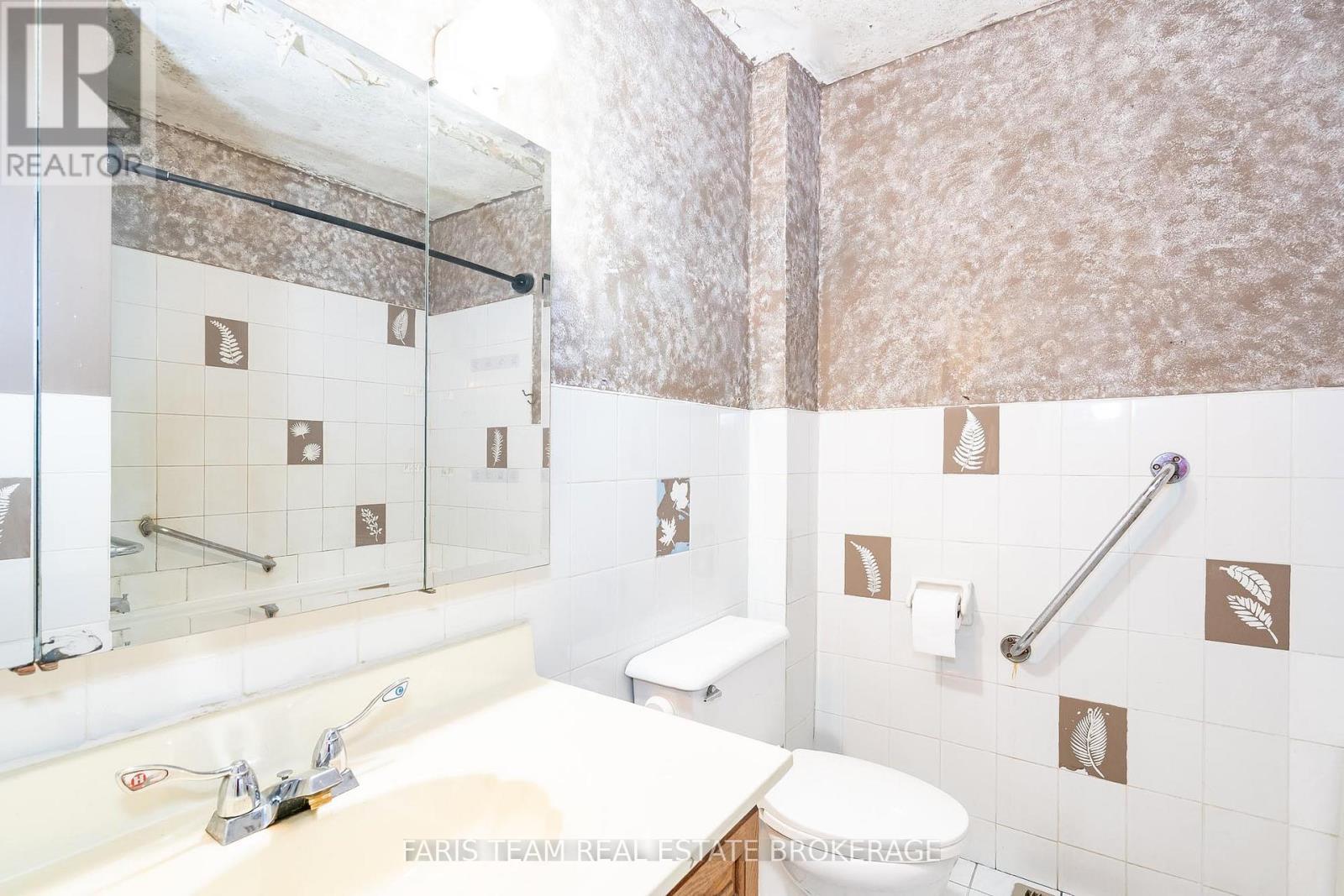 201 Ridge Road W, Oro-Medonte, Ontario  L0L 2E0 - Photo 29 - S12463544