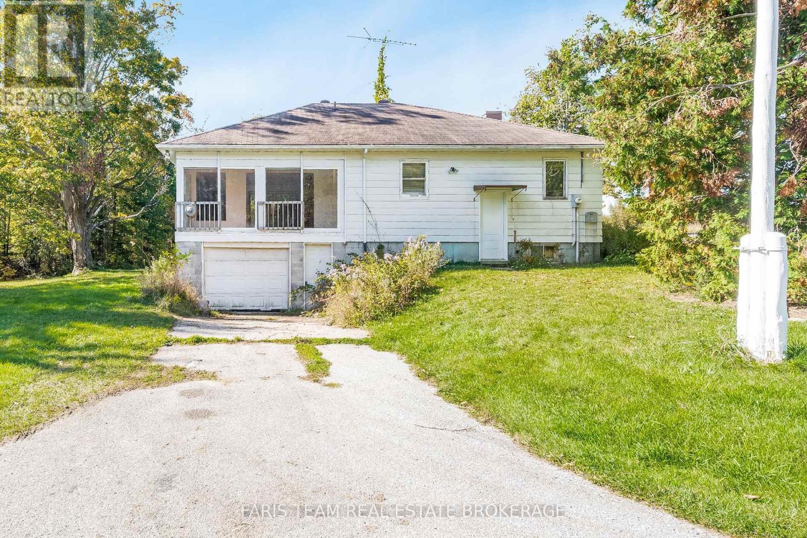 201 Ridge Road W, Oro-Medonte, Ontario  L0L 2E0 - Photo 3 - S12463544