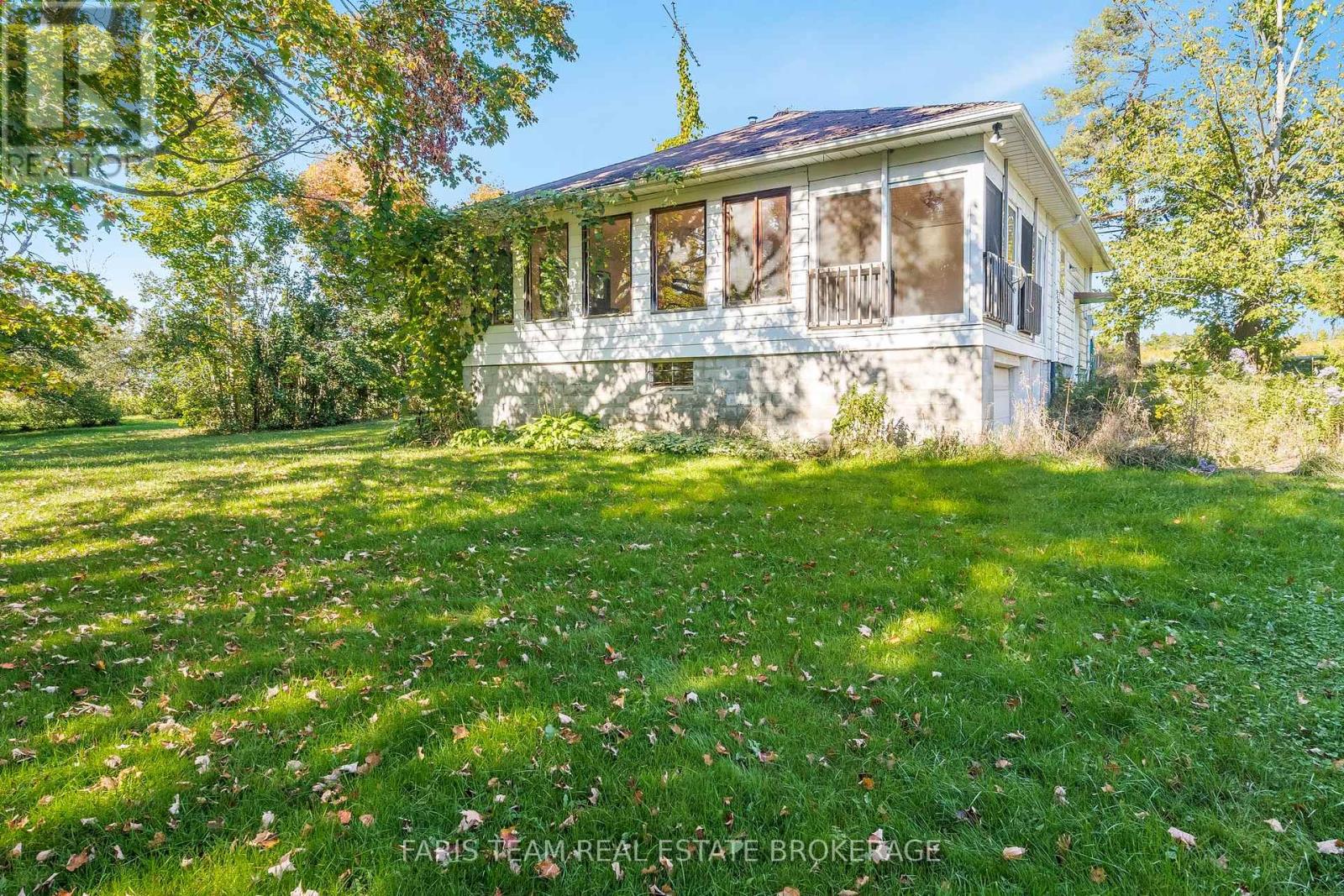 201 Ridge Road W, Oro-Medonte, Ontario  L0L 2E0 - Photo 31 - S12463544