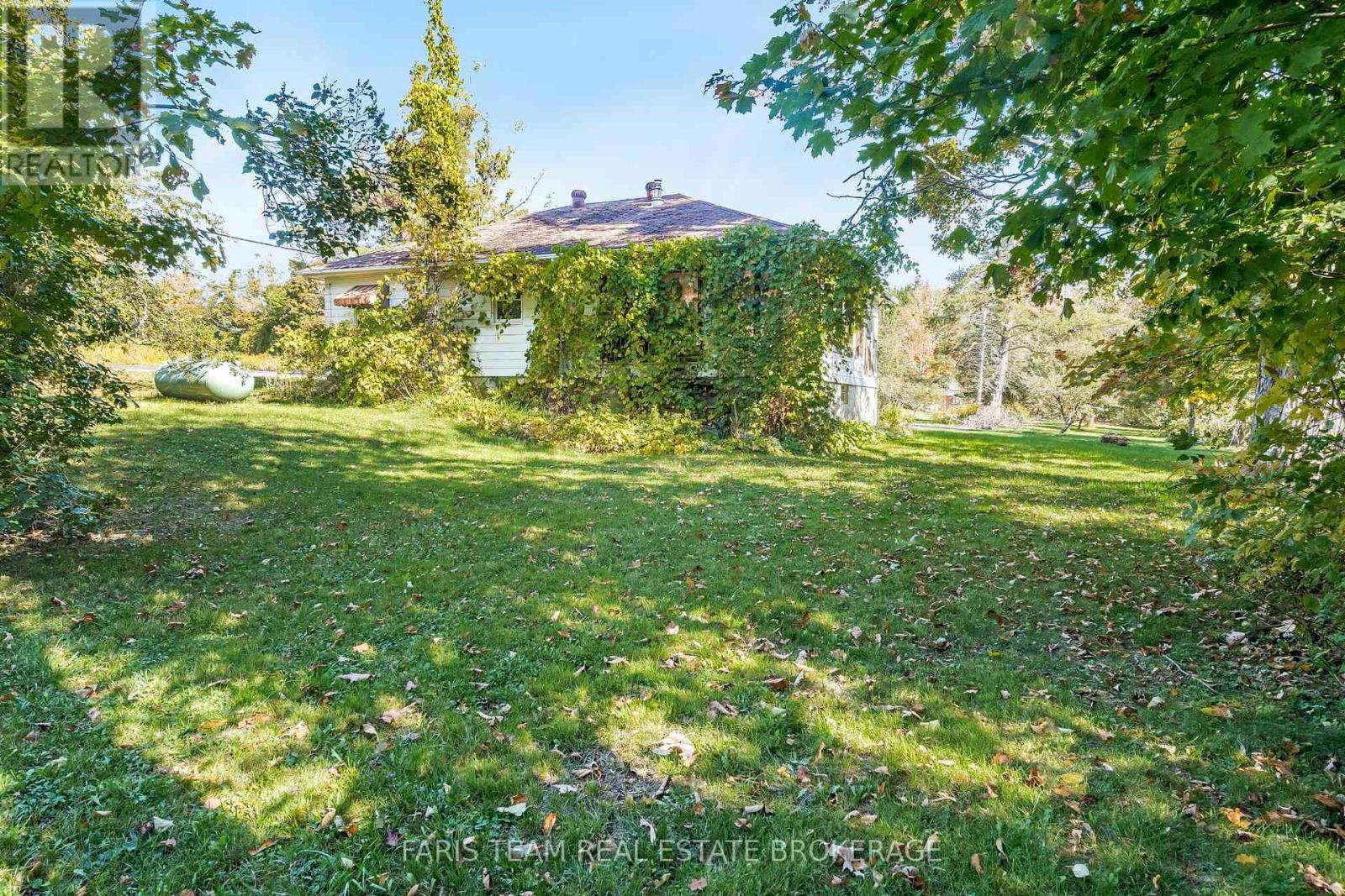 201 Ridge Road W, Oro-Medonte, Ontario  L0L 2E0 - Photo 33 - S12463544