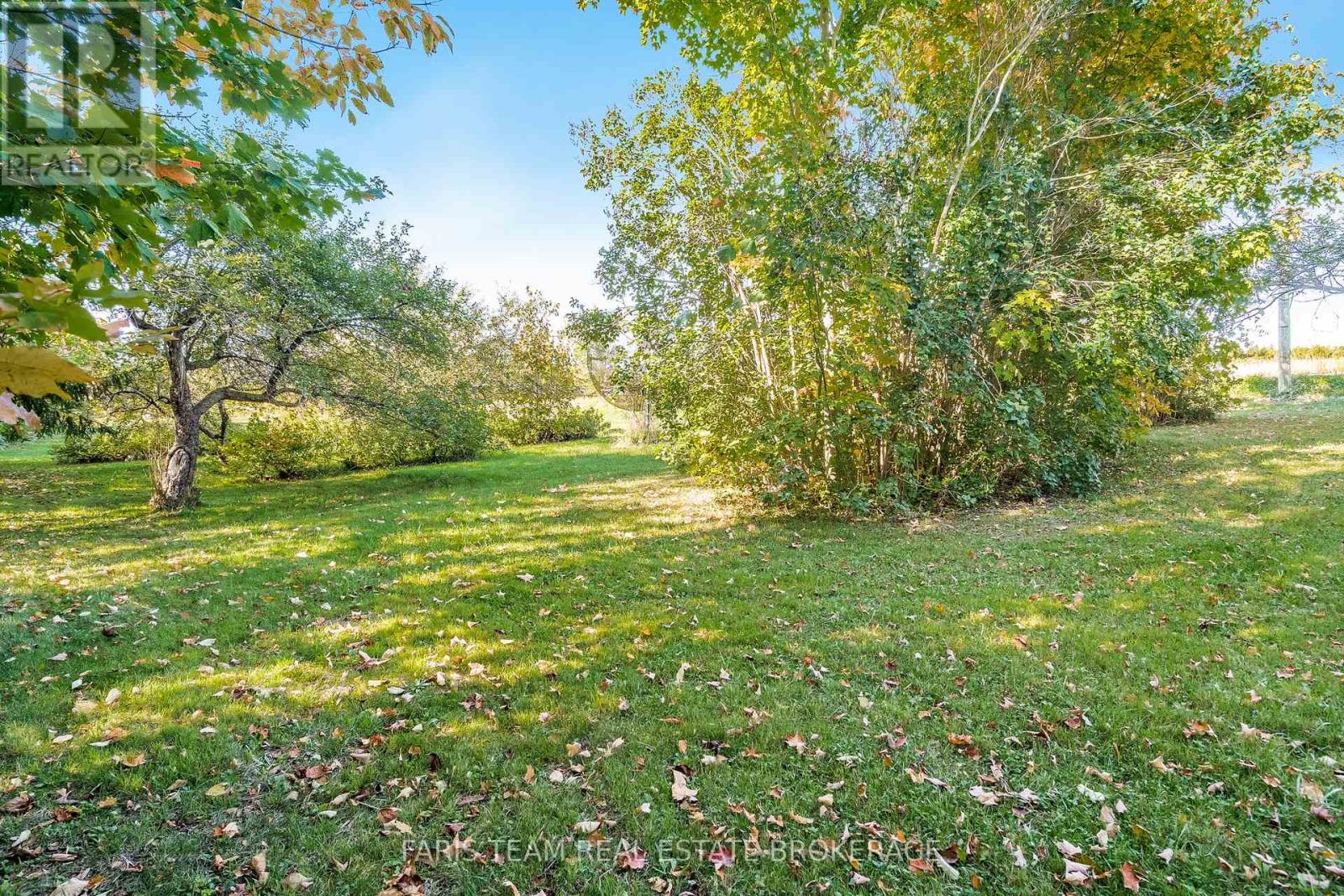 201 Ridge Road W, Oro-Medonte, Ontario  L0L 2E0 - Photo 34 - S12463544
