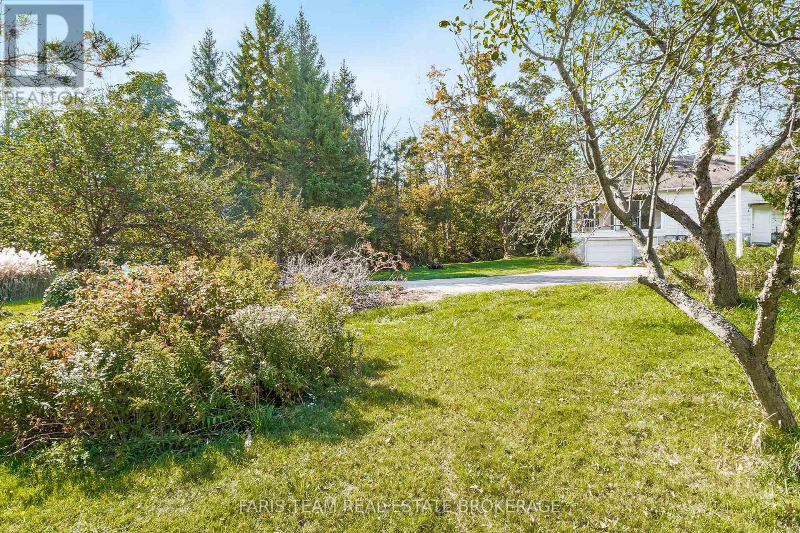 201 Ridge Road W, Oro-Medonte, Ontario  L0L 2E0 - Photo 35 - S12463544