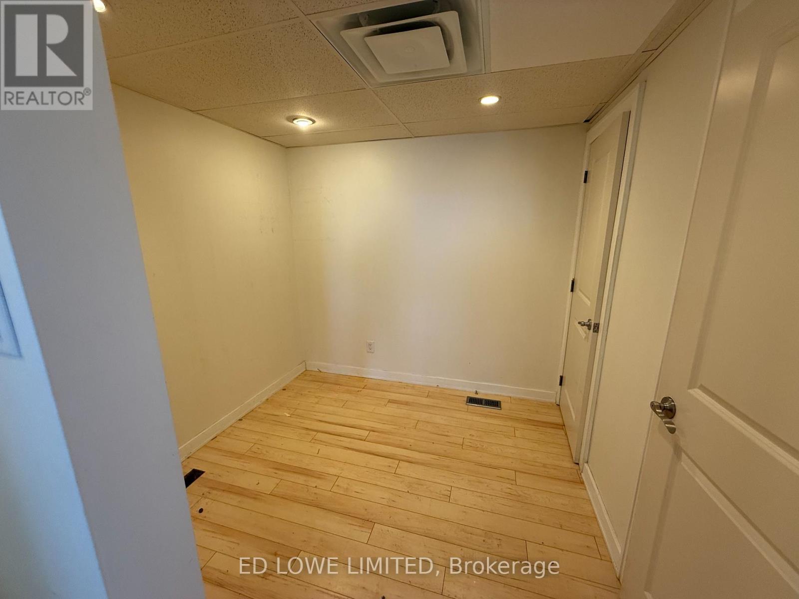 140 Bradford Street, Barrie, Ontario  L4N 3B3 - Photo 10 - S12463559
