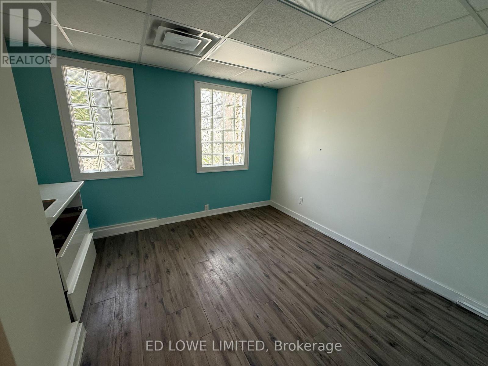 140 Bradford Street, Barrie, Ontario  L4N 3B3 - Photo 12 - S12463559
