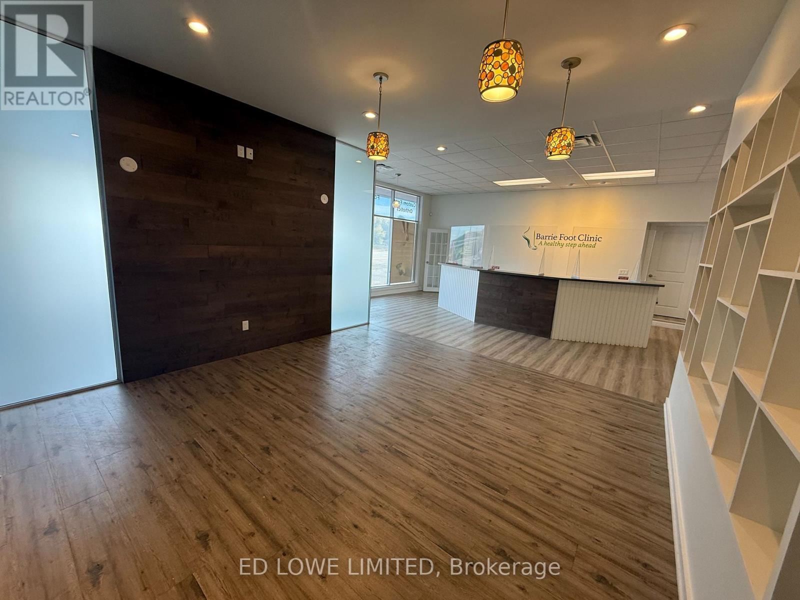 140 Bradford Street, Barrie, Ontario  L4N 3B3 - Photo 4 - S12463559